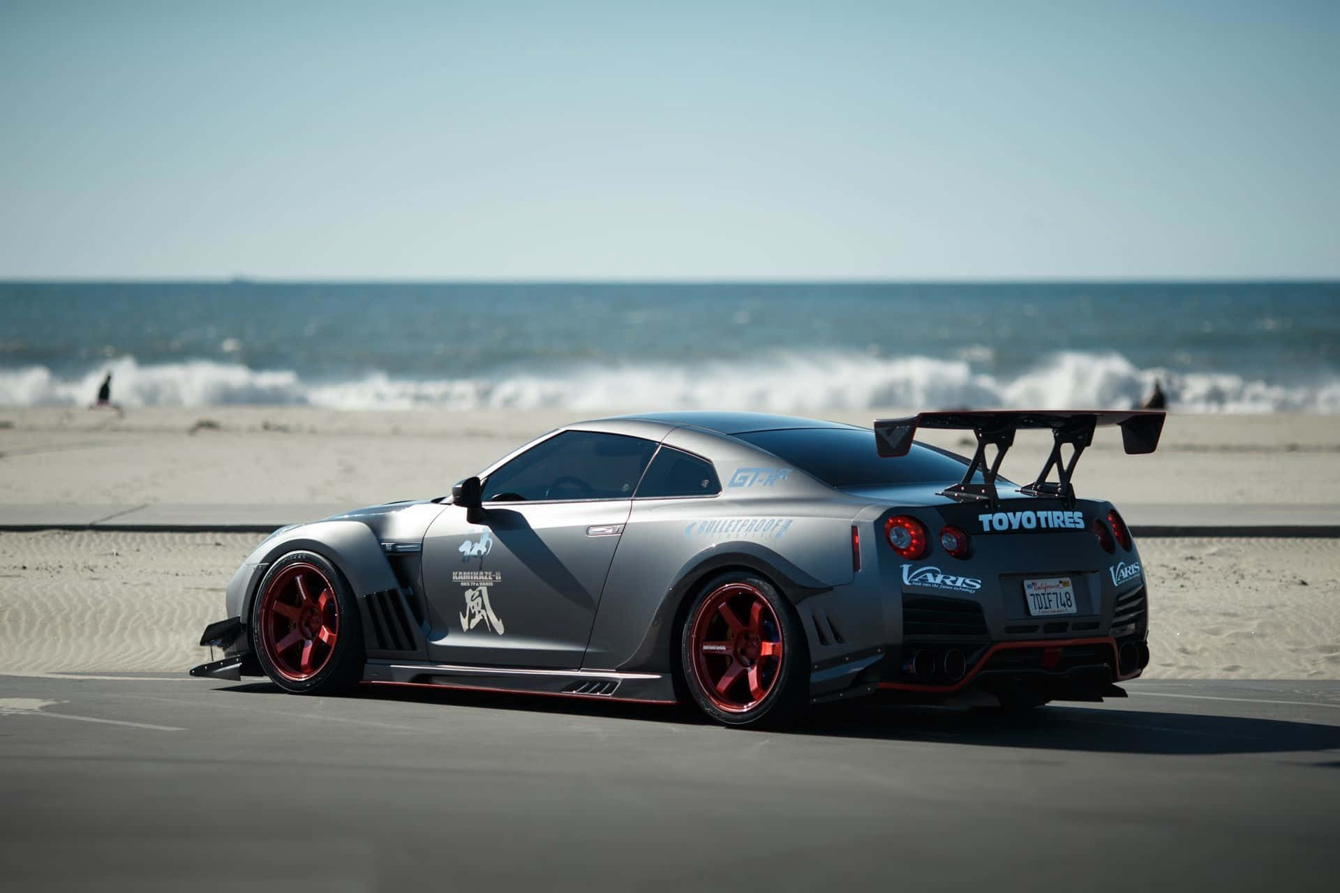 Experience Unmatched Speed and Style With Nissan's GTR R35 Wallpaper