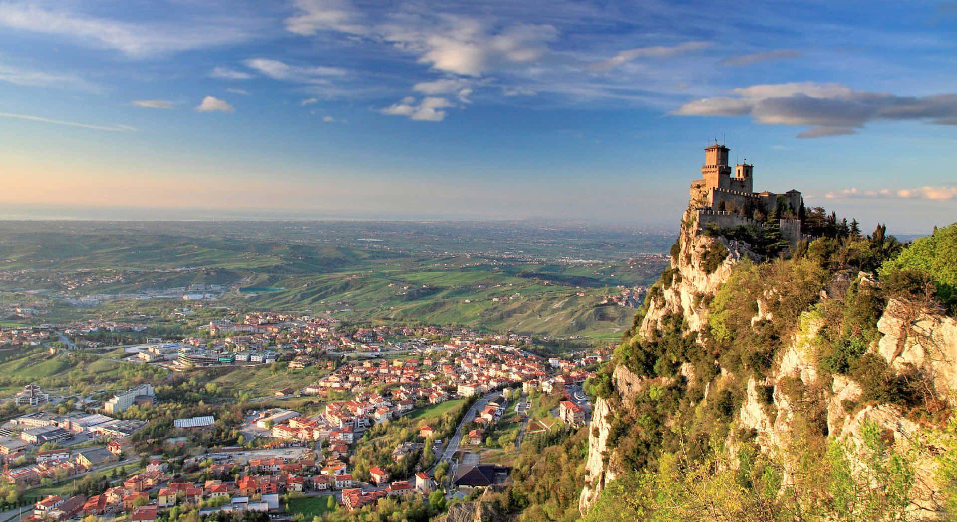 Guaita Overlooking San Marino City Wallpaper