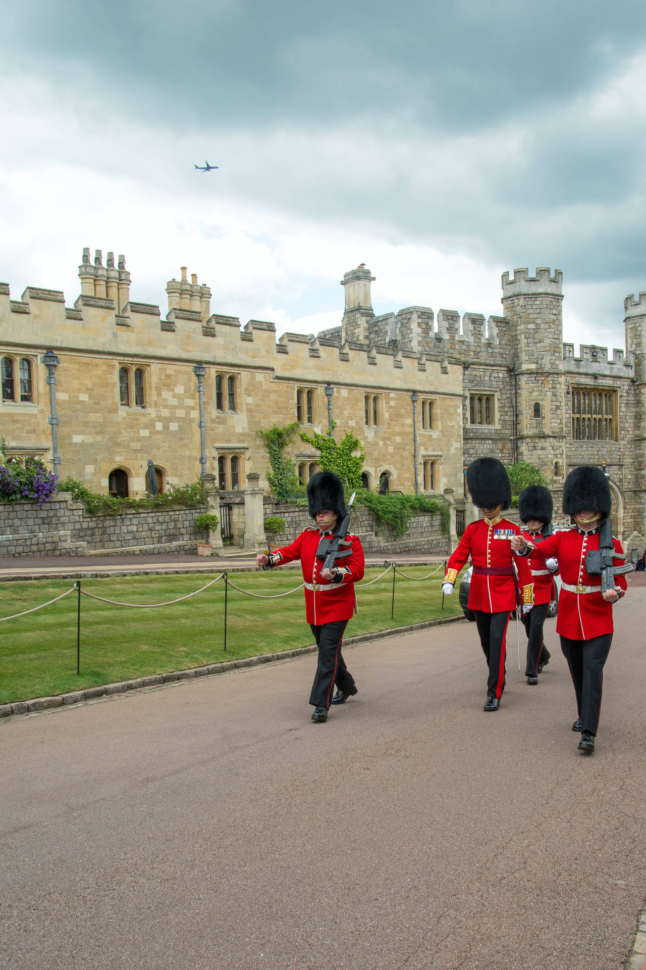 Guards On Patrol At Windsor Castle Wallpaper