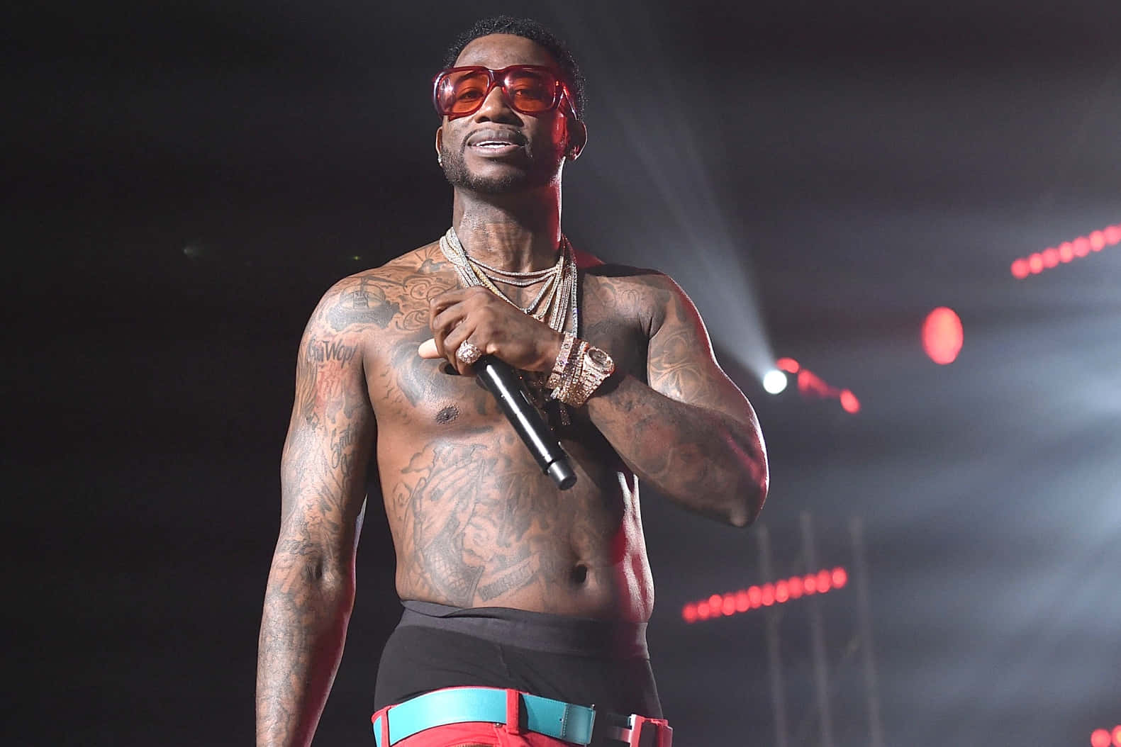 Gucci Mane Optreden Op Het Podium Achtergrond