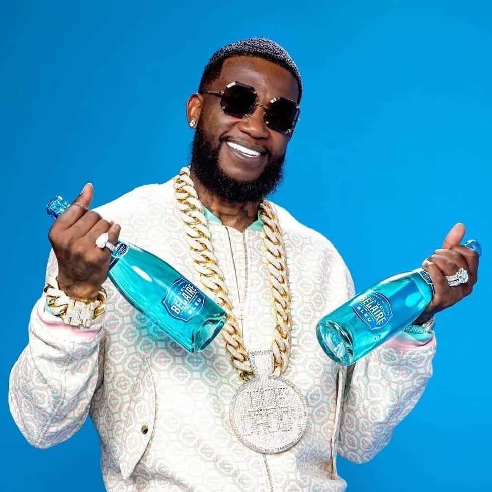 Gucci Mane Promotie Bel Air Blauwe Flessen Achtergrond