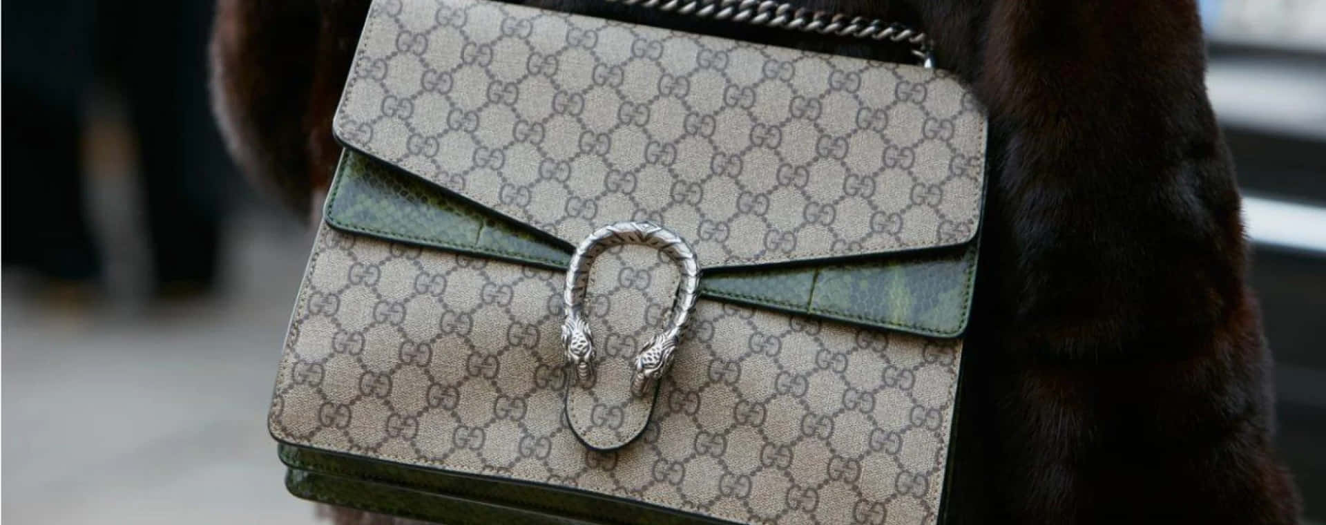 Elevate your everyday style with this Louis Vuitton Eva Clutch