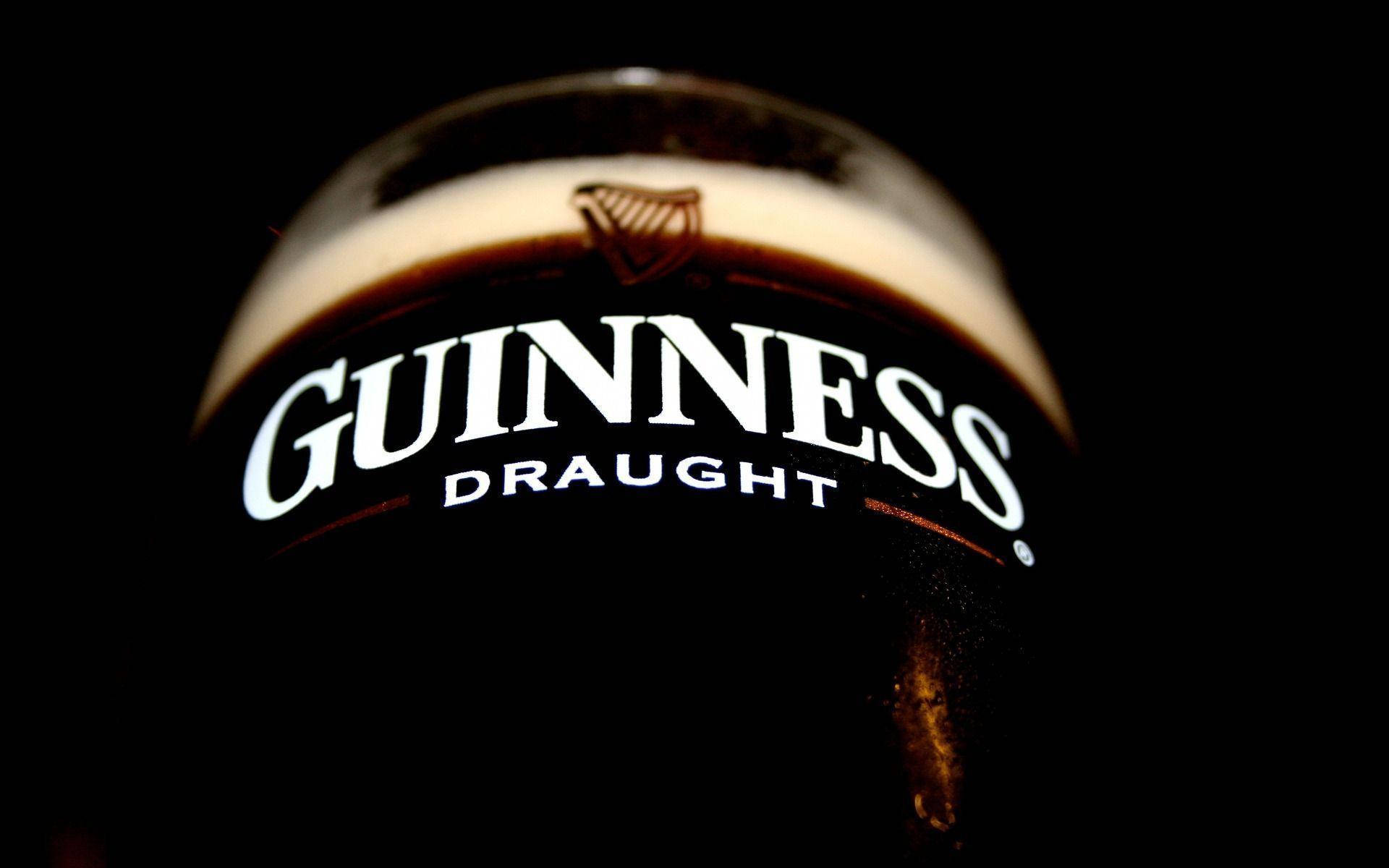 Guinnessöl Utkast Lågt Vinkelskott Wallpaper