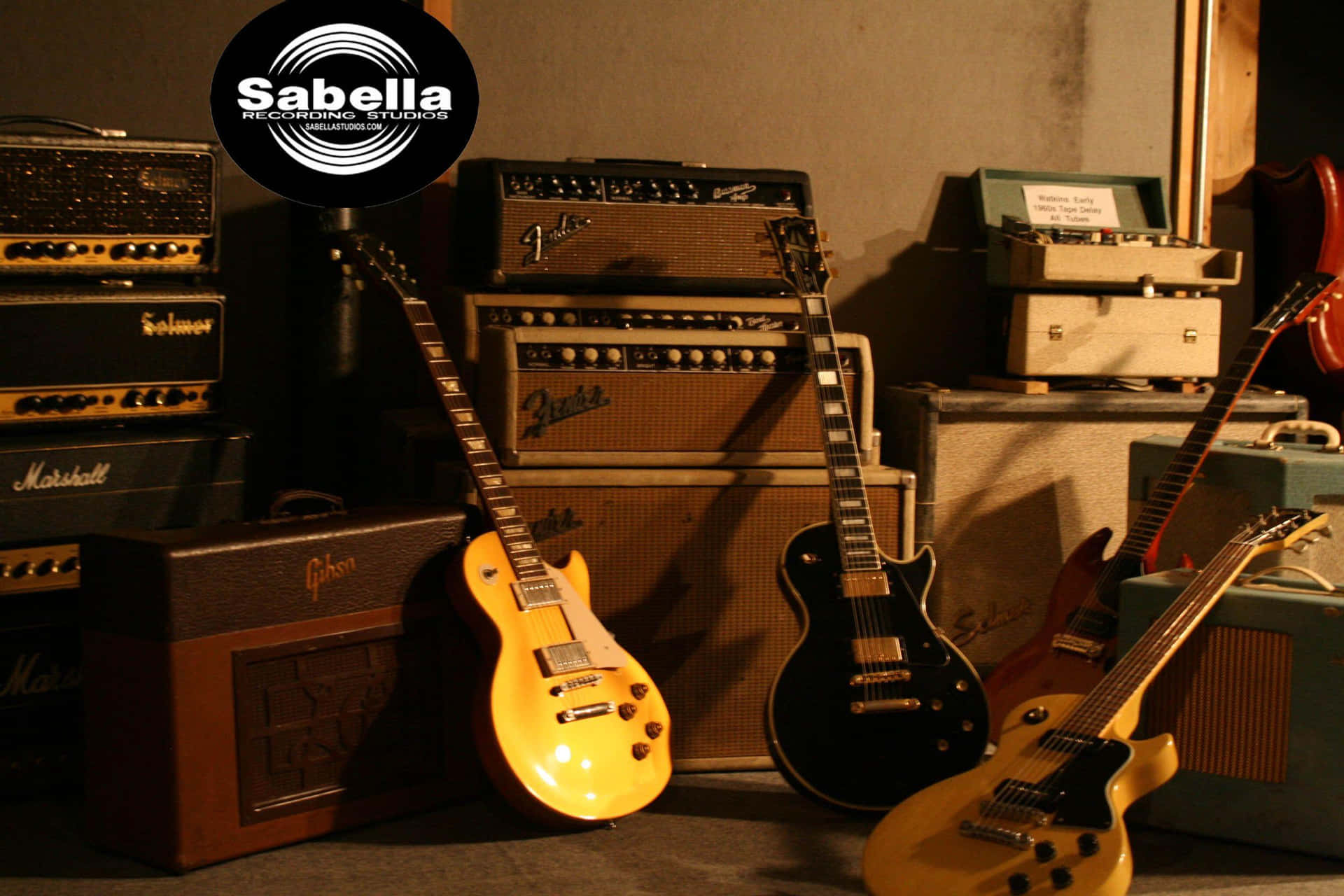 A guitar amp for electric guitars, providing full and vibrant sound. Wallpaper