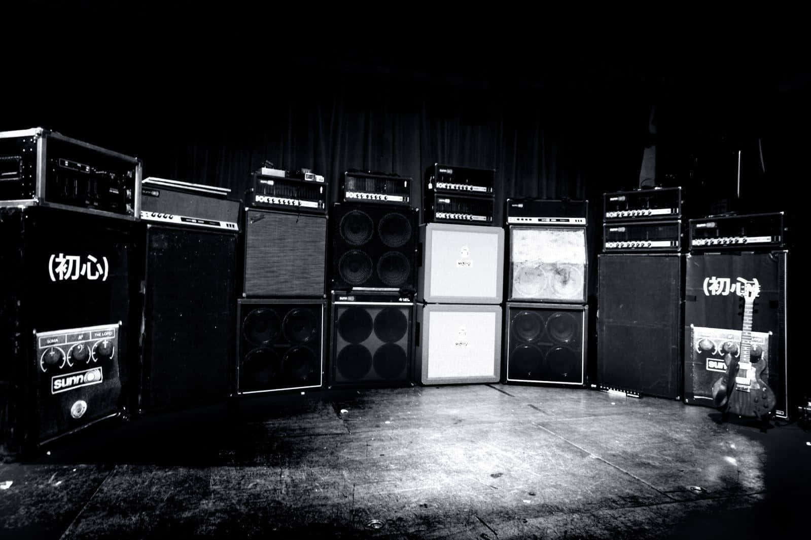 A Black And White Photo Of Several Amps In A Room Wallpaper
