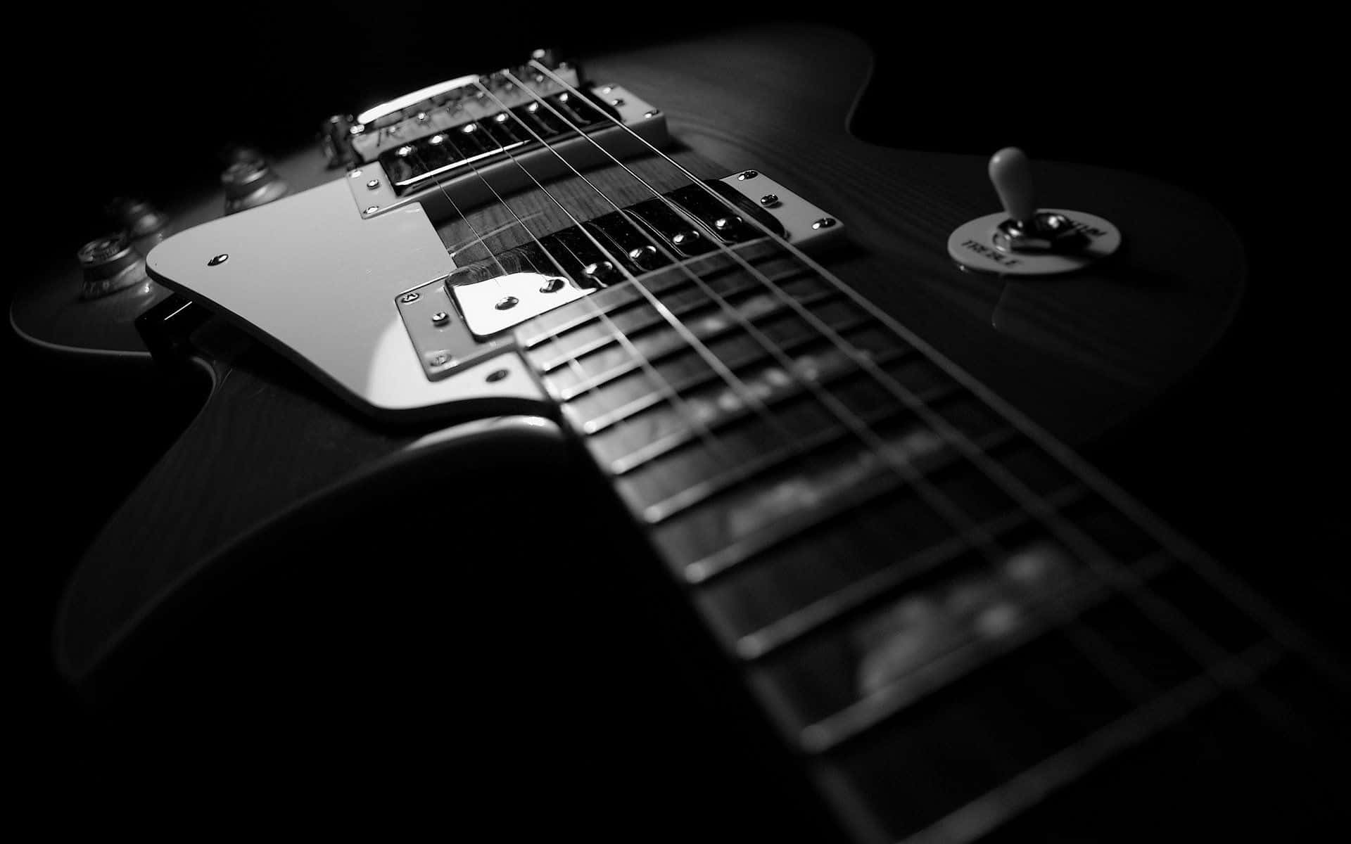 Billedeaf En Brunt Les Paul-inspireret Elektrisk Guitar, Som Står Mod En Bymæssig Mur.