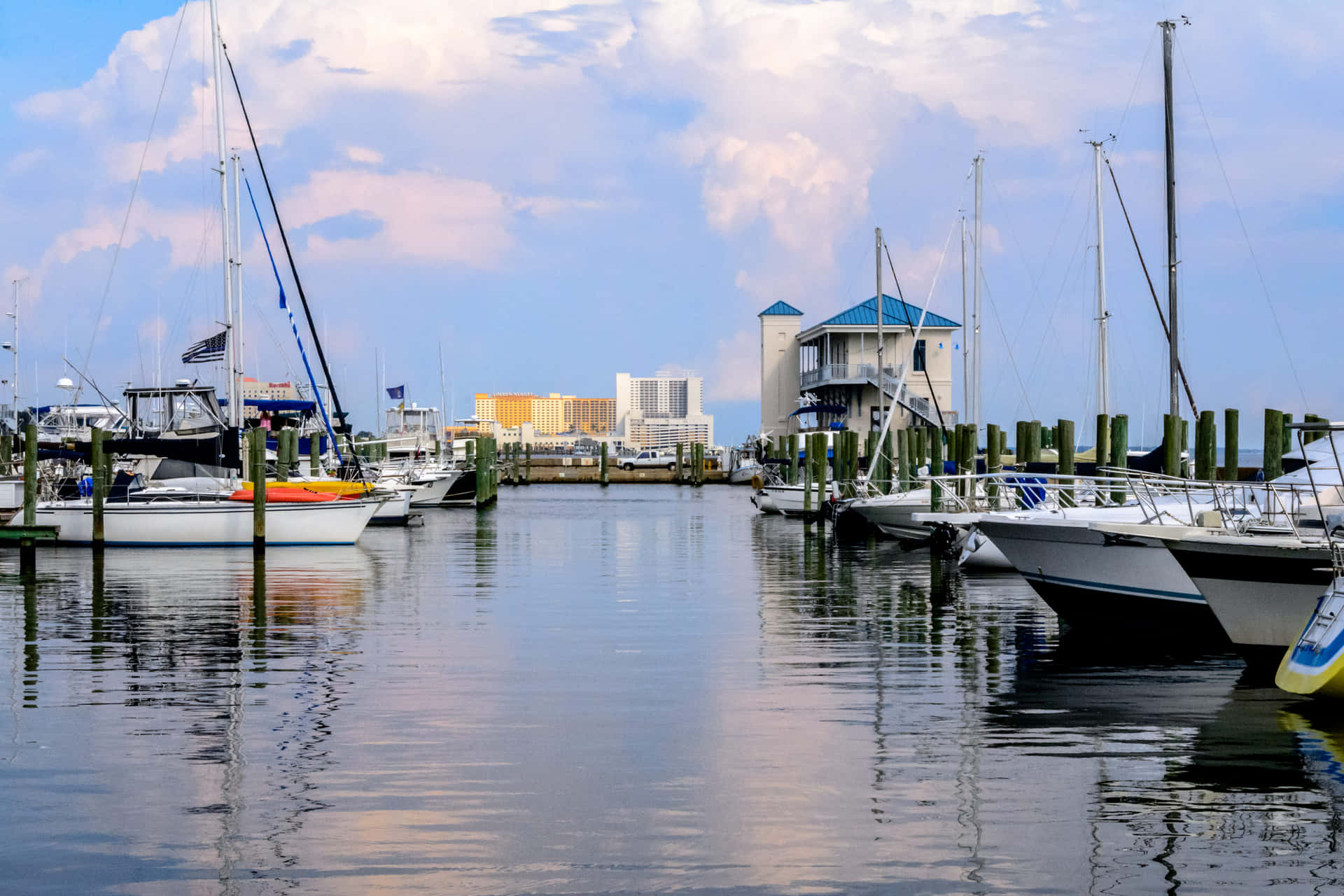 Exploring the waterside town of Gulfport, Mississippi Wallpaper