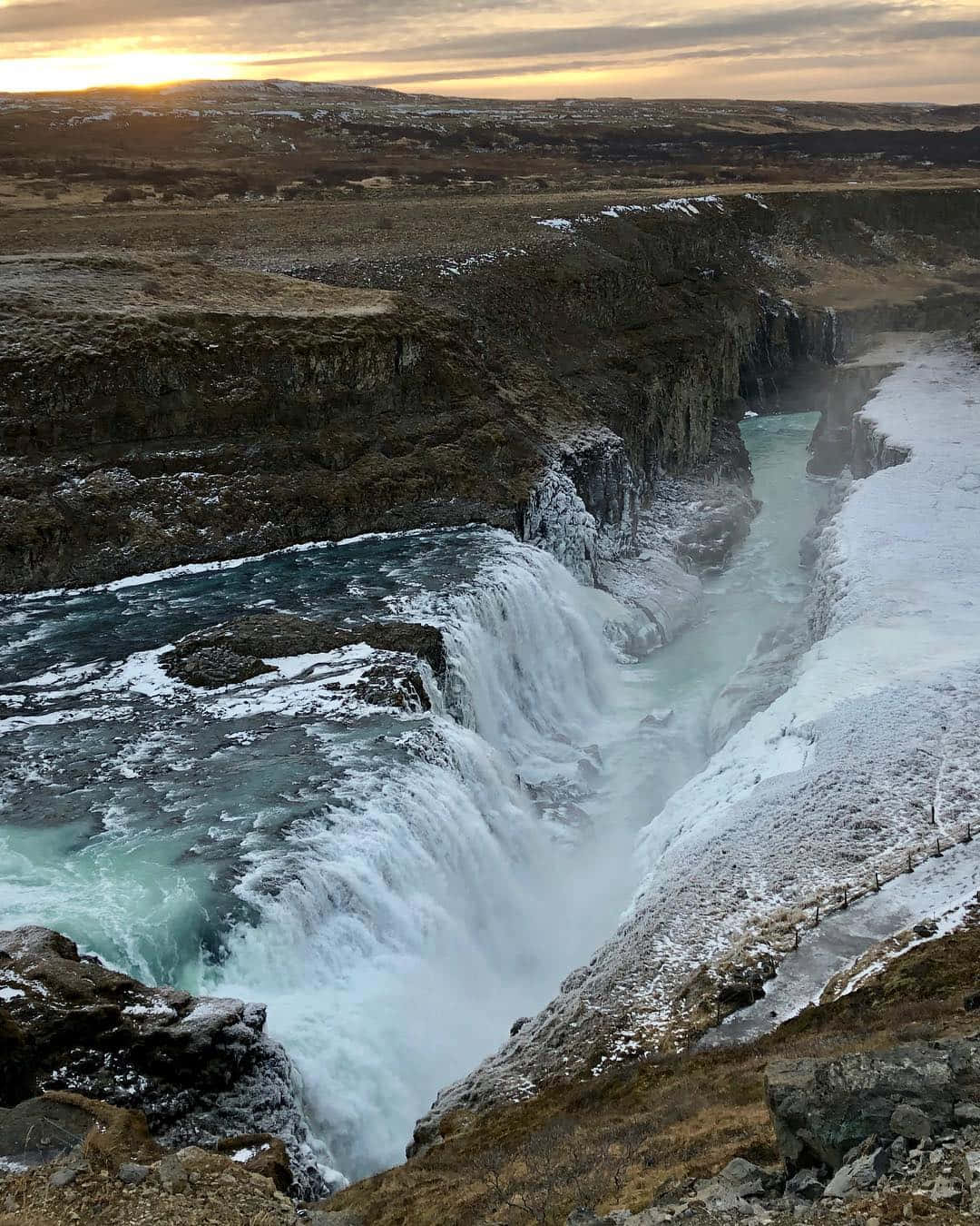 Cachoeirade Gullfoss No Sudoeste Da Islândia Durante O Crepúsculo. Papel de Parede