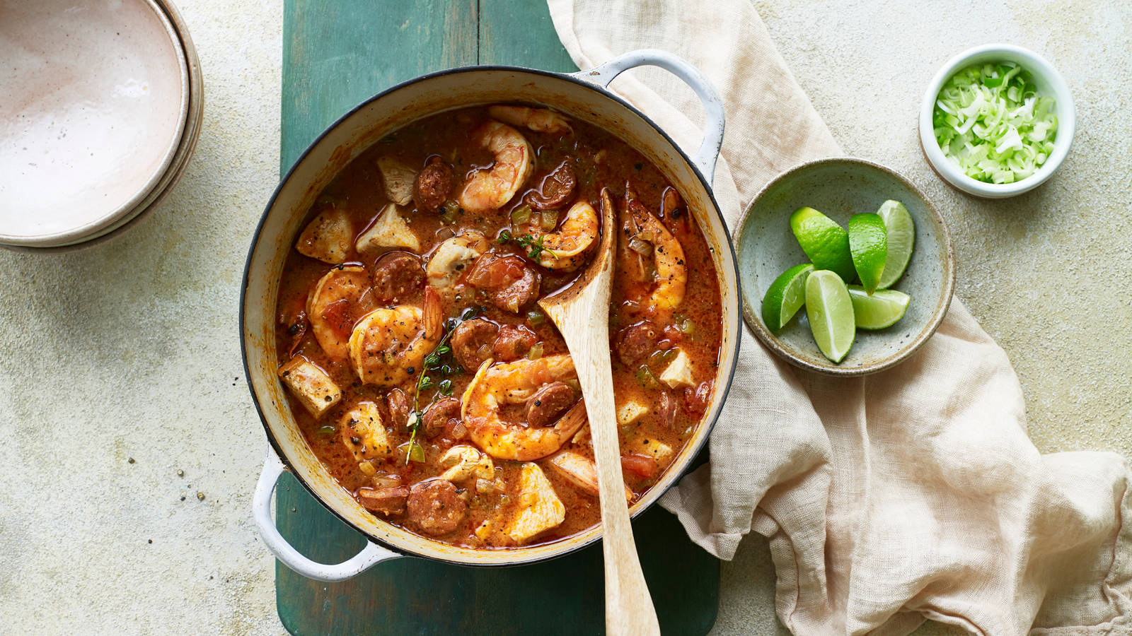 Gumbo In Pot With Lime Slices Wallpaper