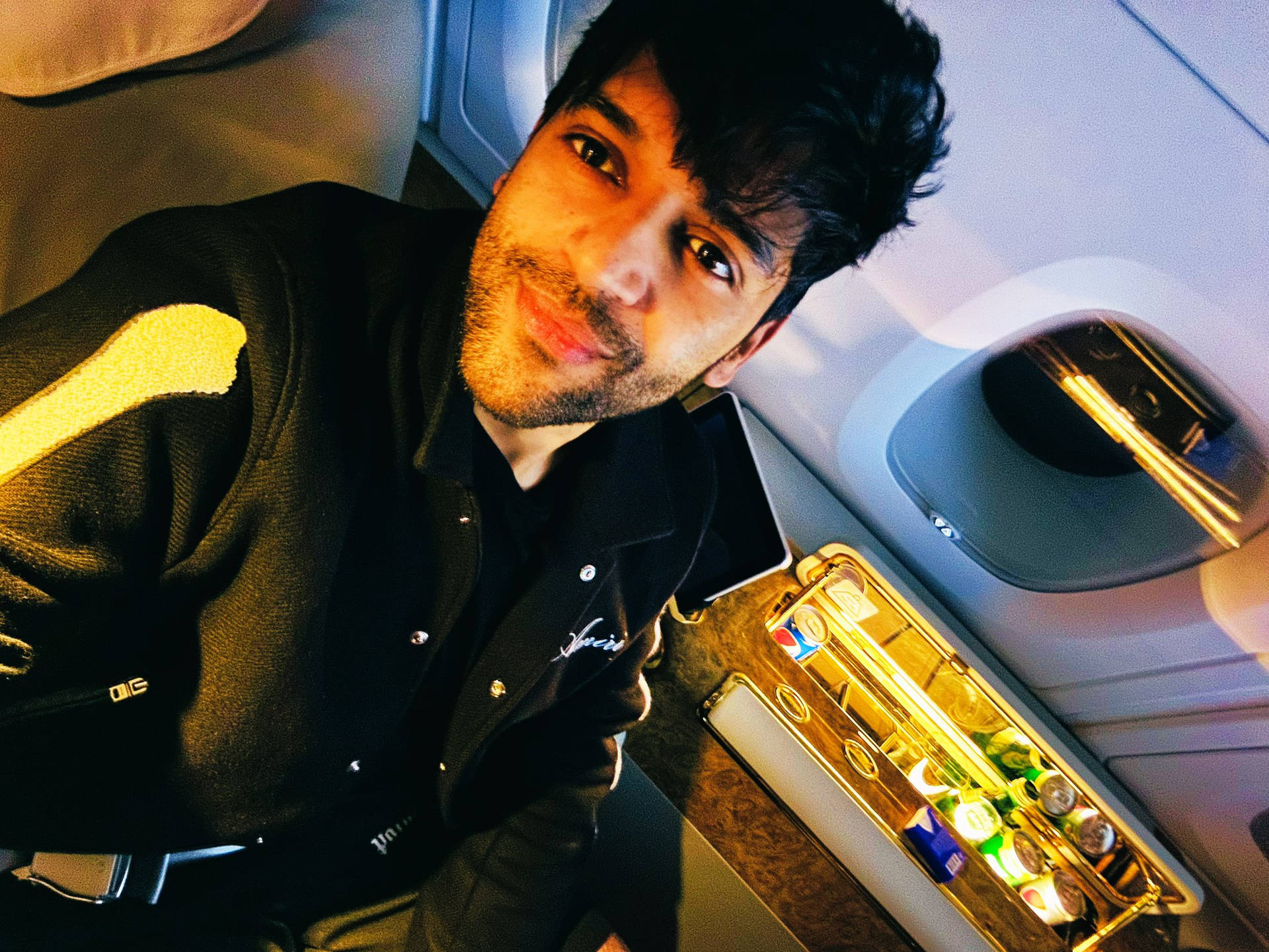 Selfie Dell'aeroplano Di Guru Randhawa Sfondo