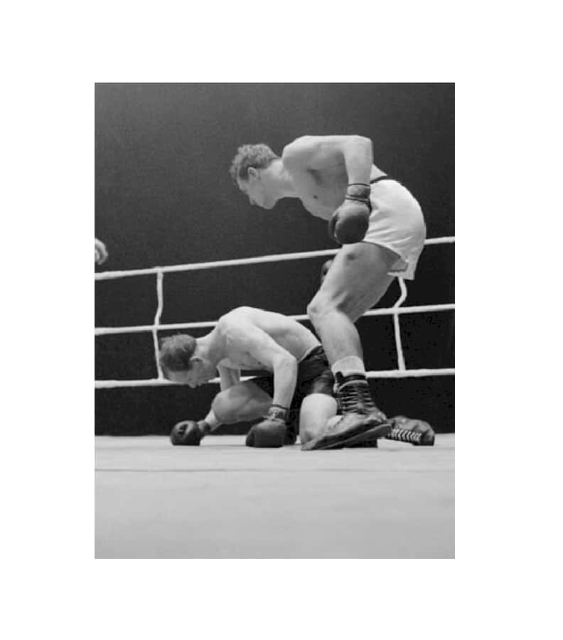 Gustav Scholz On The Boxing Ring Floor Wallpaper