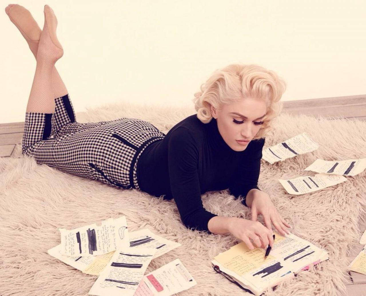 Gwen Stefani Vintage Fashion Background