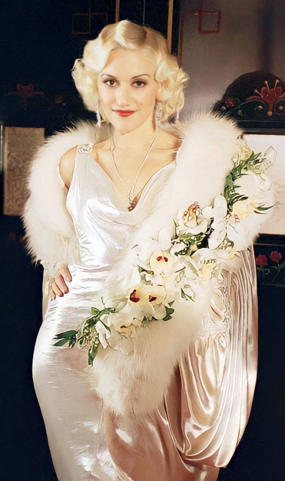 Gwen Stefani With Flowers Background