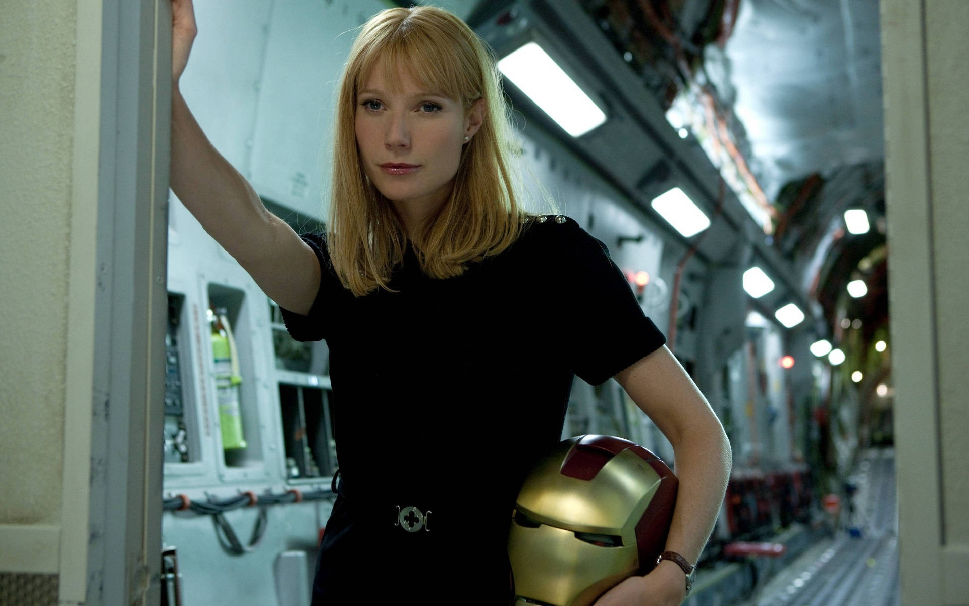 Gwyneth Paltrow As Pepper Potts In Iron Man Wallpaper