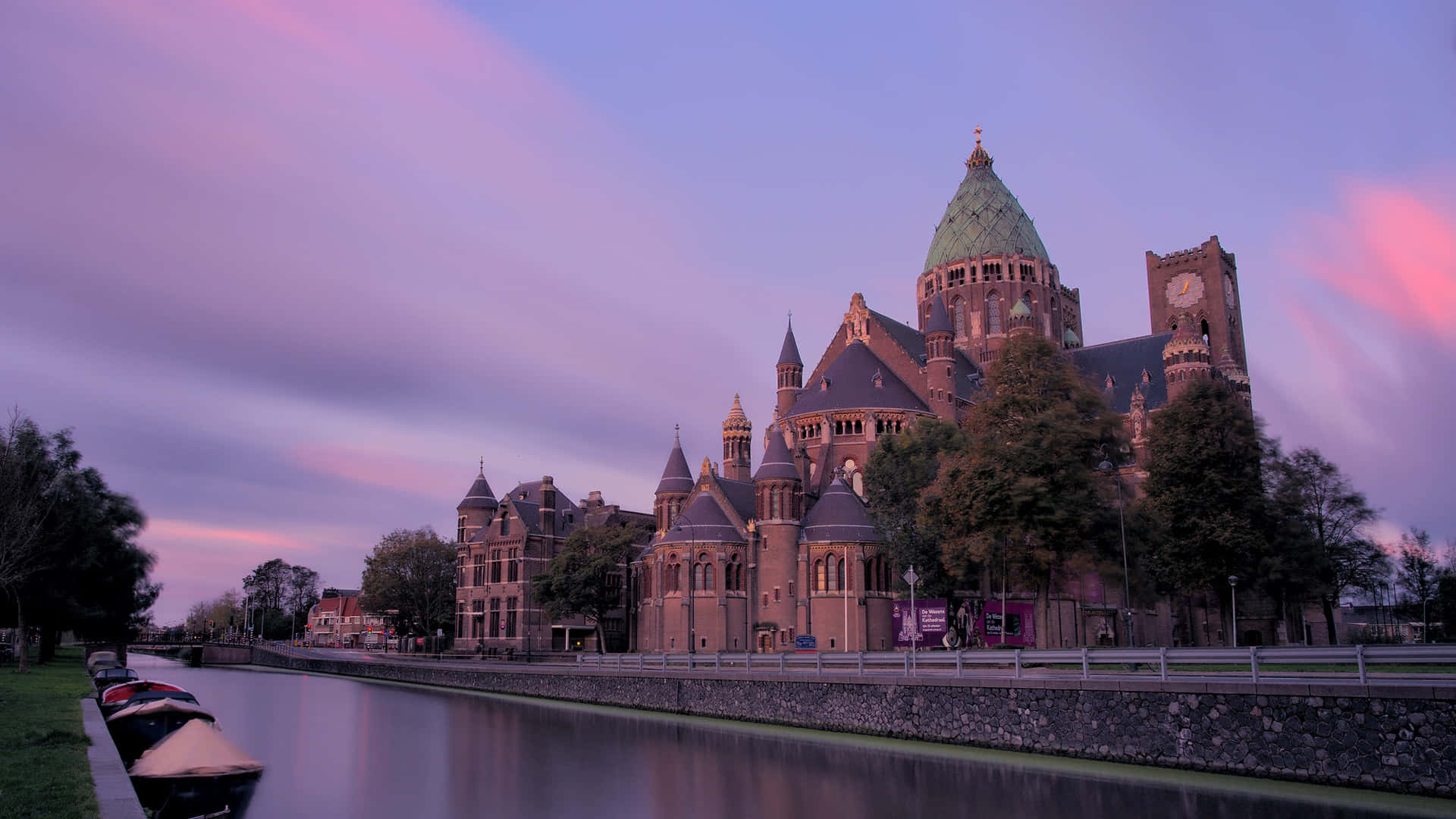 Haarlem Cathedral Sunset Reflection Wallpaper