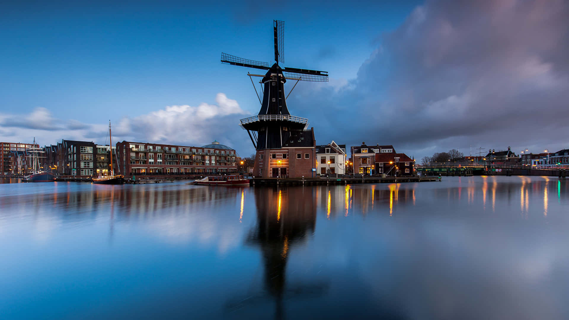 Haarlem Windmill Reflectionsat Twilight Wallpaper