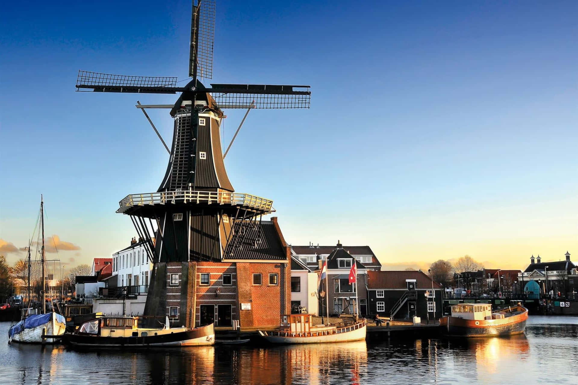 Haarlem Windmillat Sunset Wallpaper