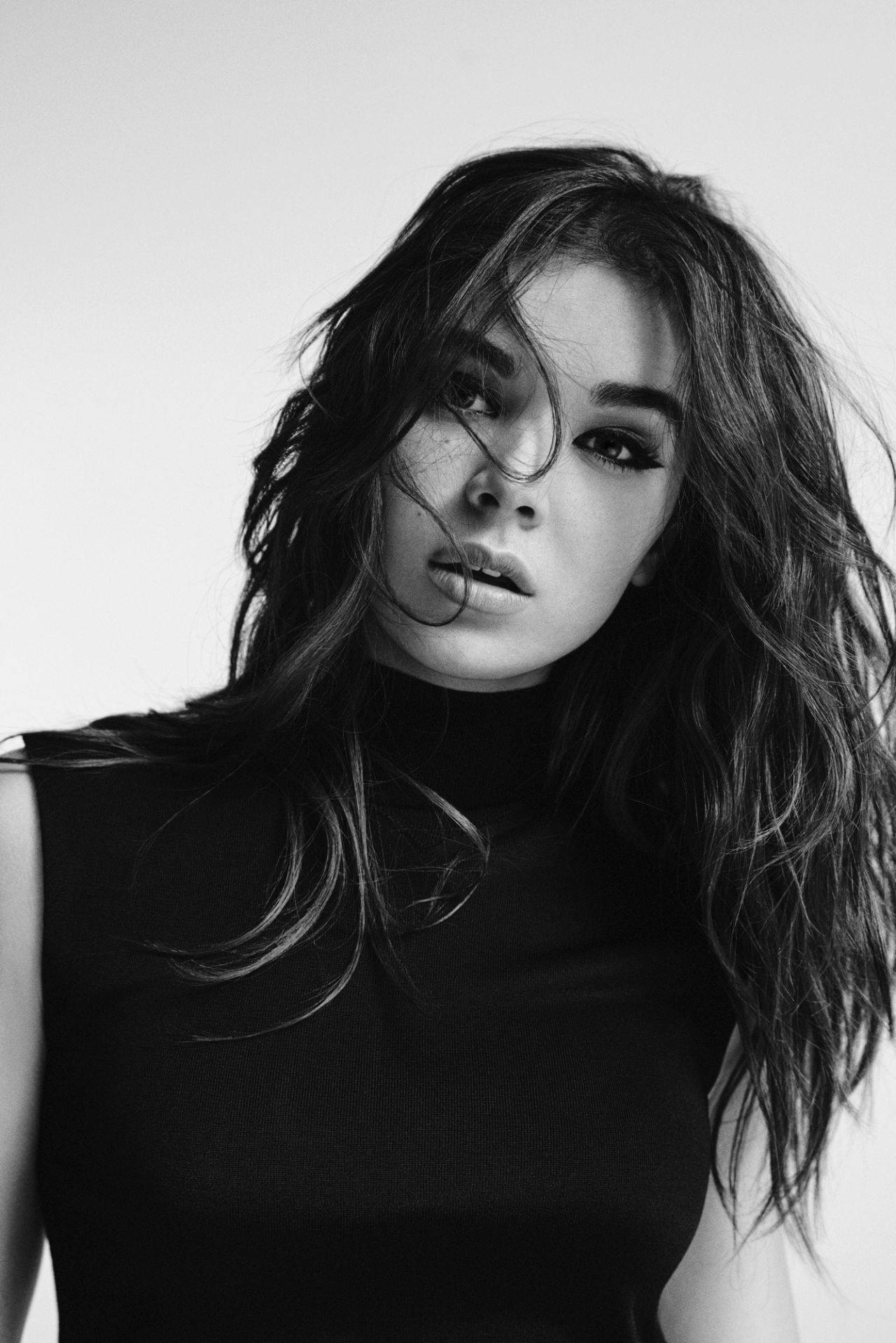Hailee Steinfeld Black And White Background