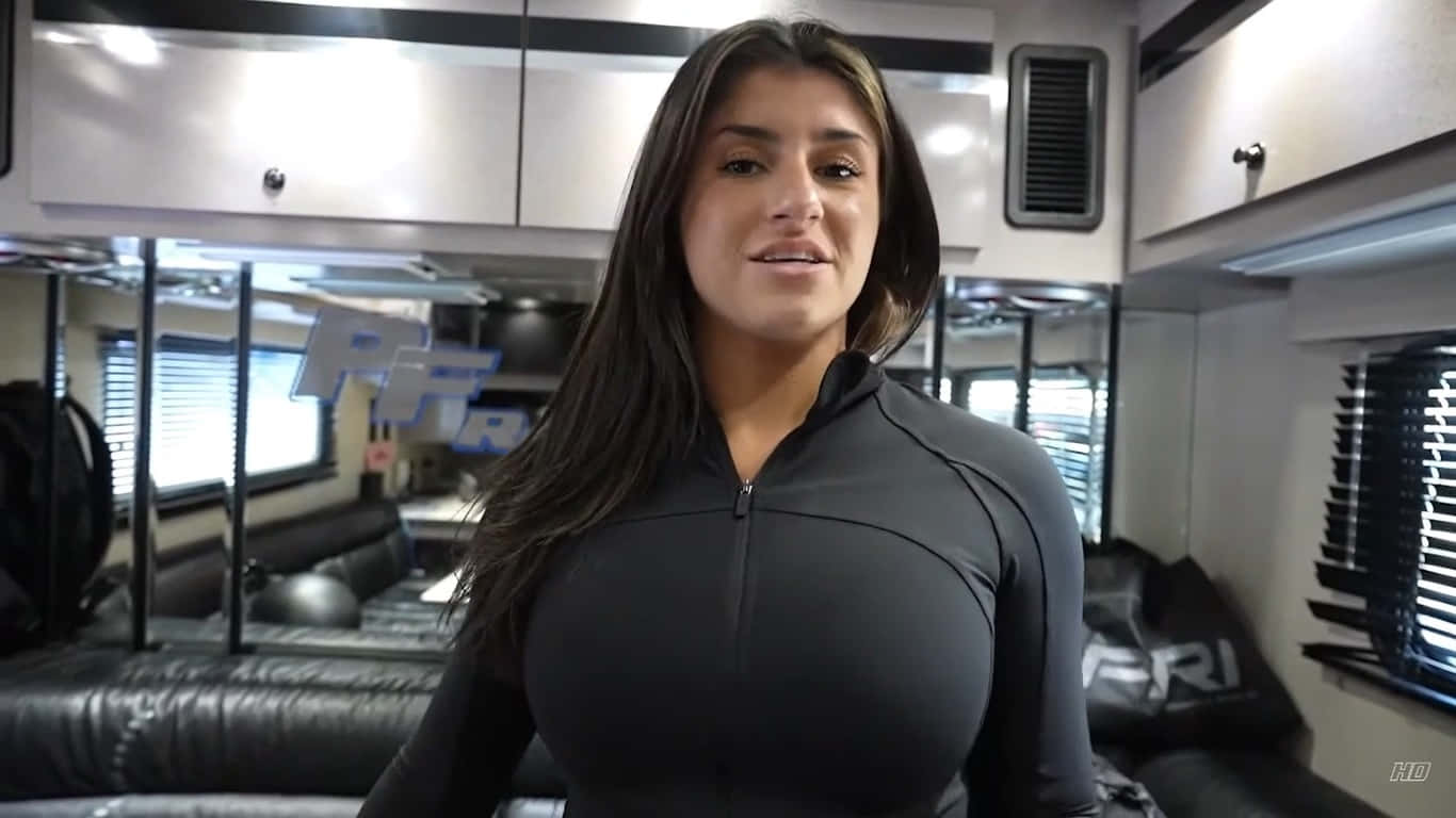 Hailie Deegan In Racing Trailer Achtergrond