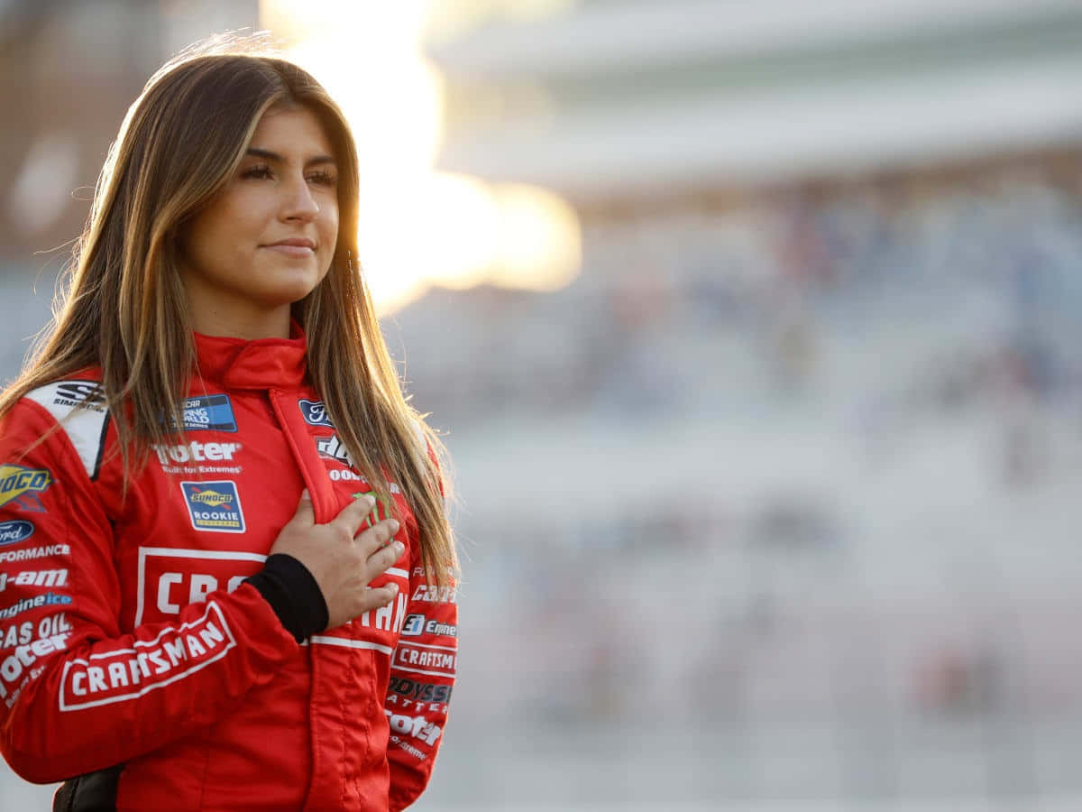 Hailie Deegan Racing Driver Portret Achtergrond