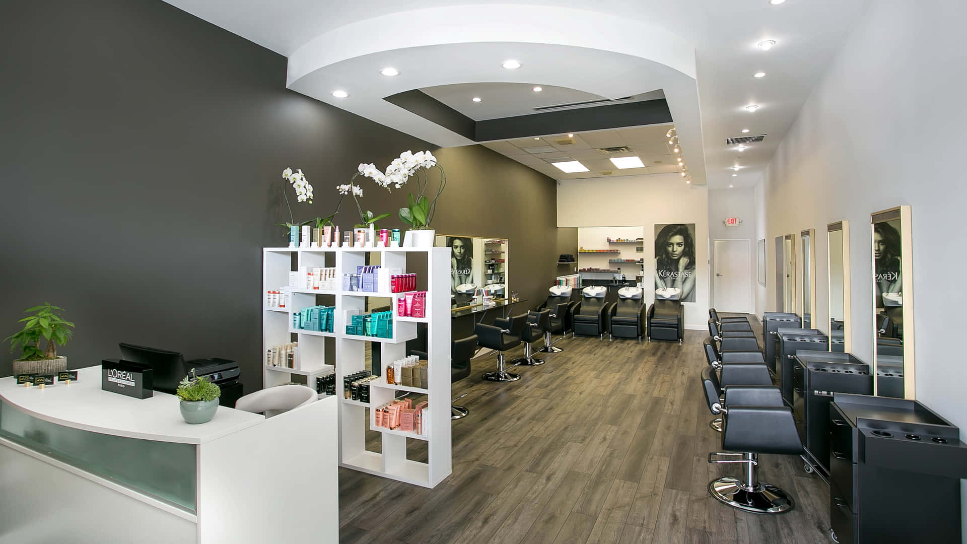 Glamour up with Our Professional Hair Salon Services!