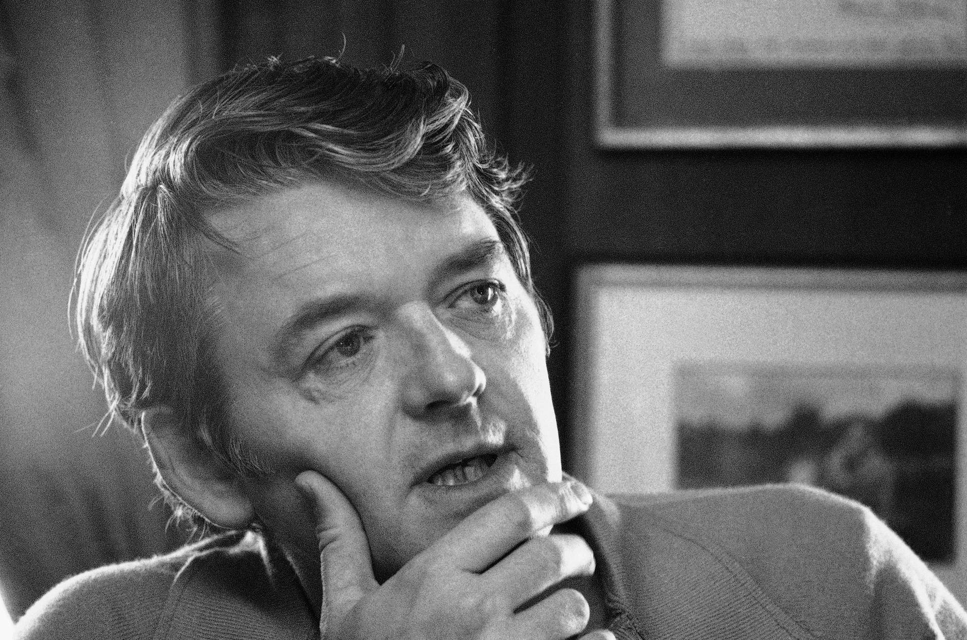 Hal Holbrook In His Middle Age Wallpaper