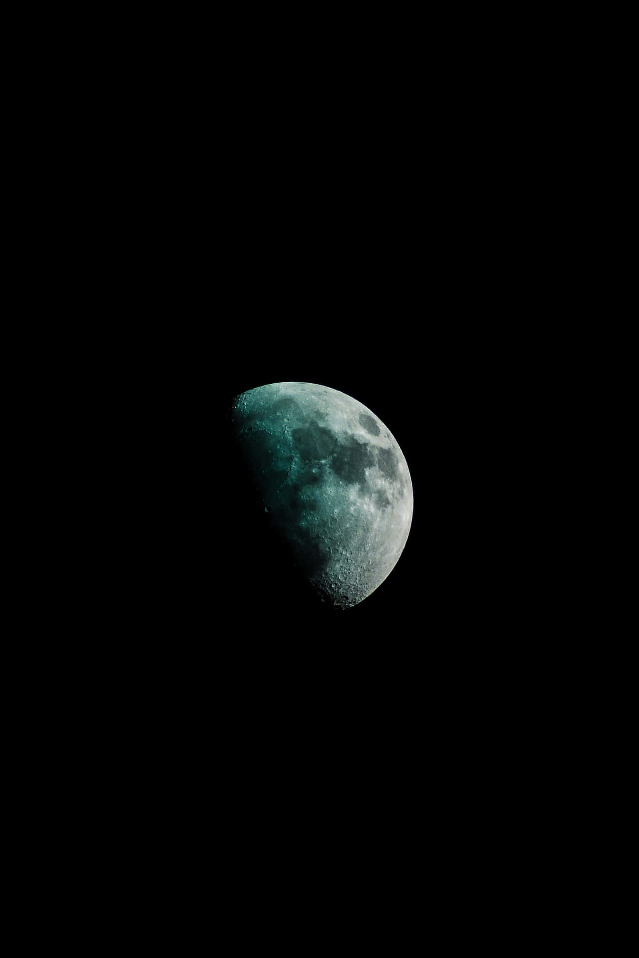 Unaluna Verde En El Cielo Oscuro Fondo de pantalla
