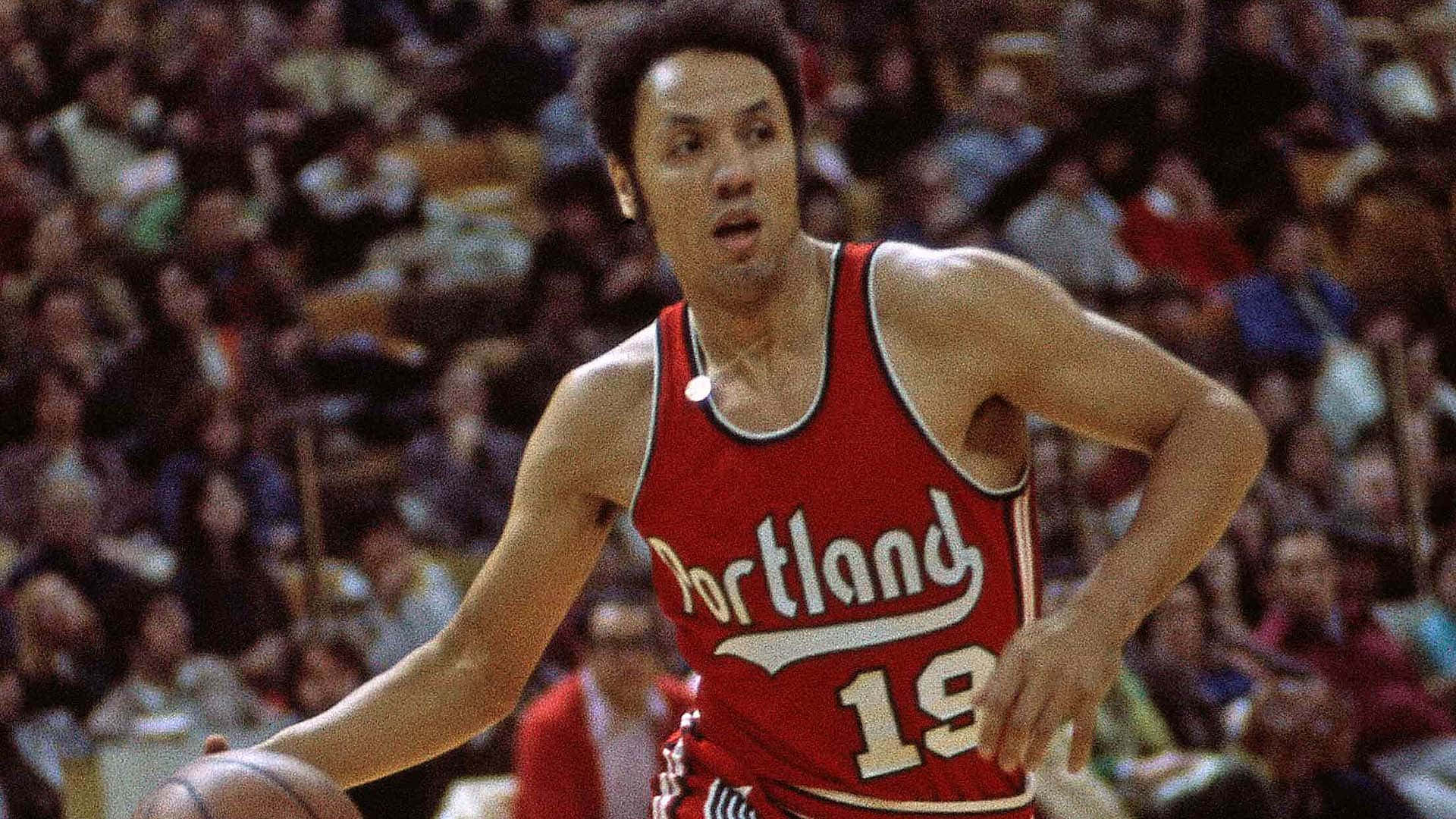 Salada Fama Lenny Wilkens - This Could Be A Potential Computer Or Mobile Wallpaper Design Featuring Former Nba Player And Coach Lenny Wilkens. Papel de Parede