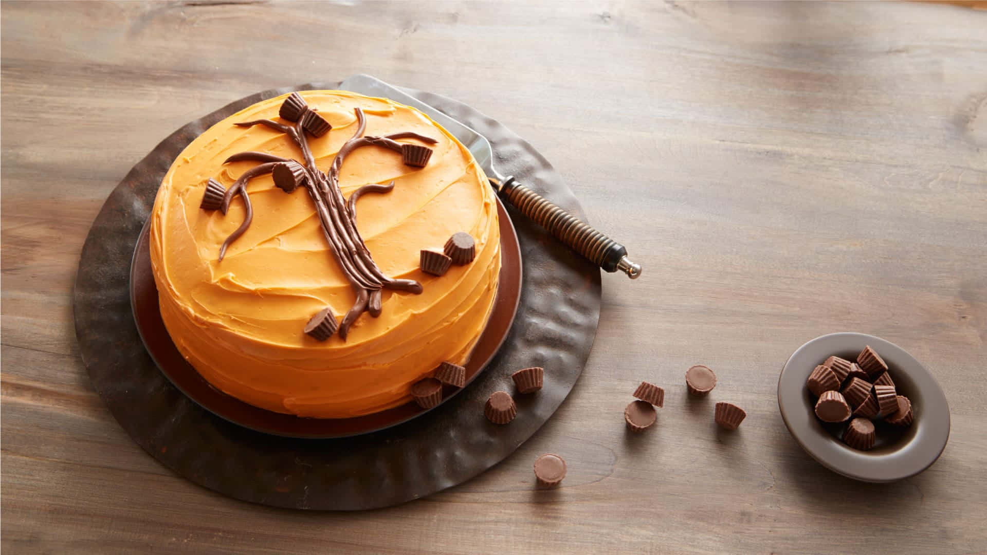 A mouthwatering treat this Halloween - a deliciously eerie cake! Wallpaper