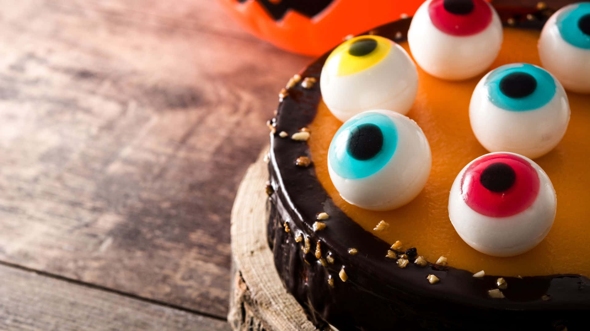 Trick or Treat with this Spooky Halloween Cake! Wallpaper