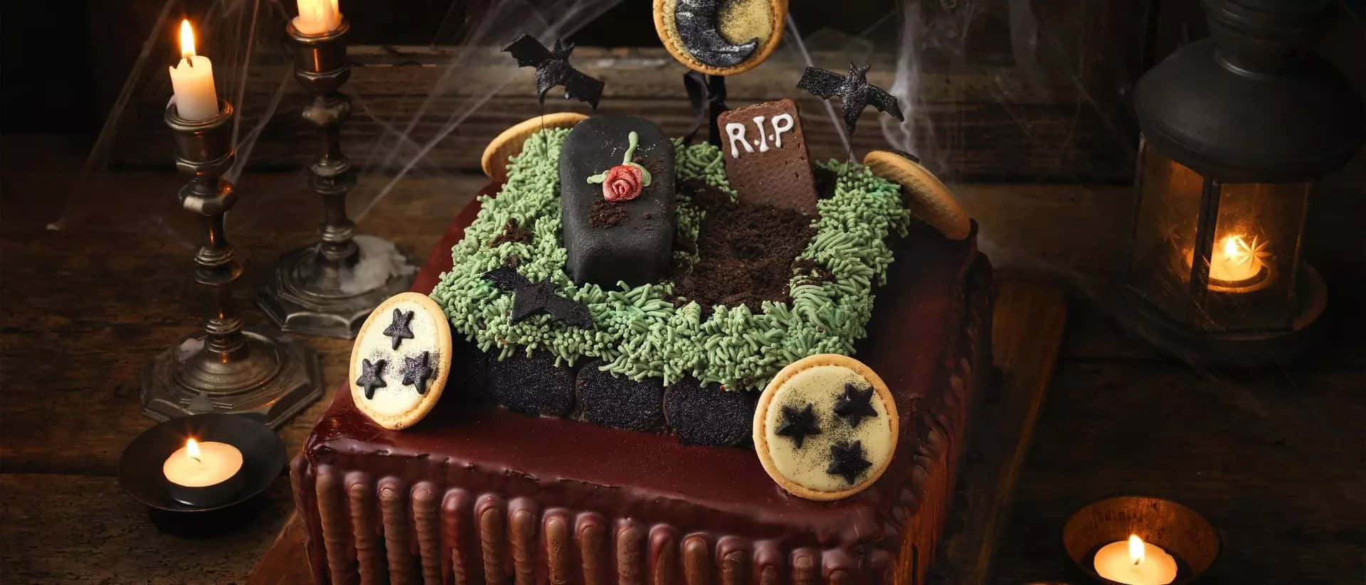 Celebrate the spookiest holiday of the year with a delicious Halloween-themed cake! Wallpaper