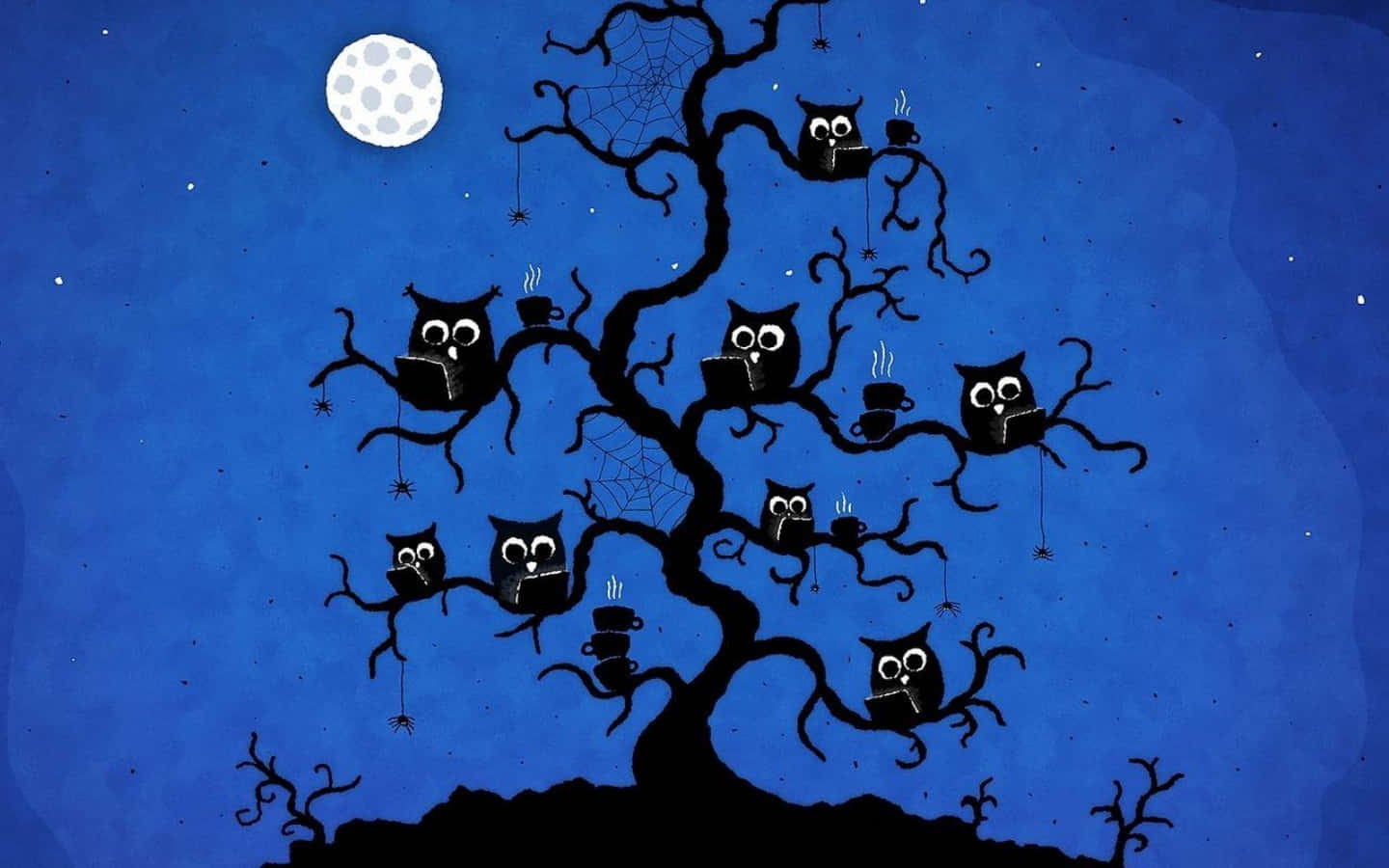 Halloweenfigurer Av Ugglor På Ett Träd På Natten.