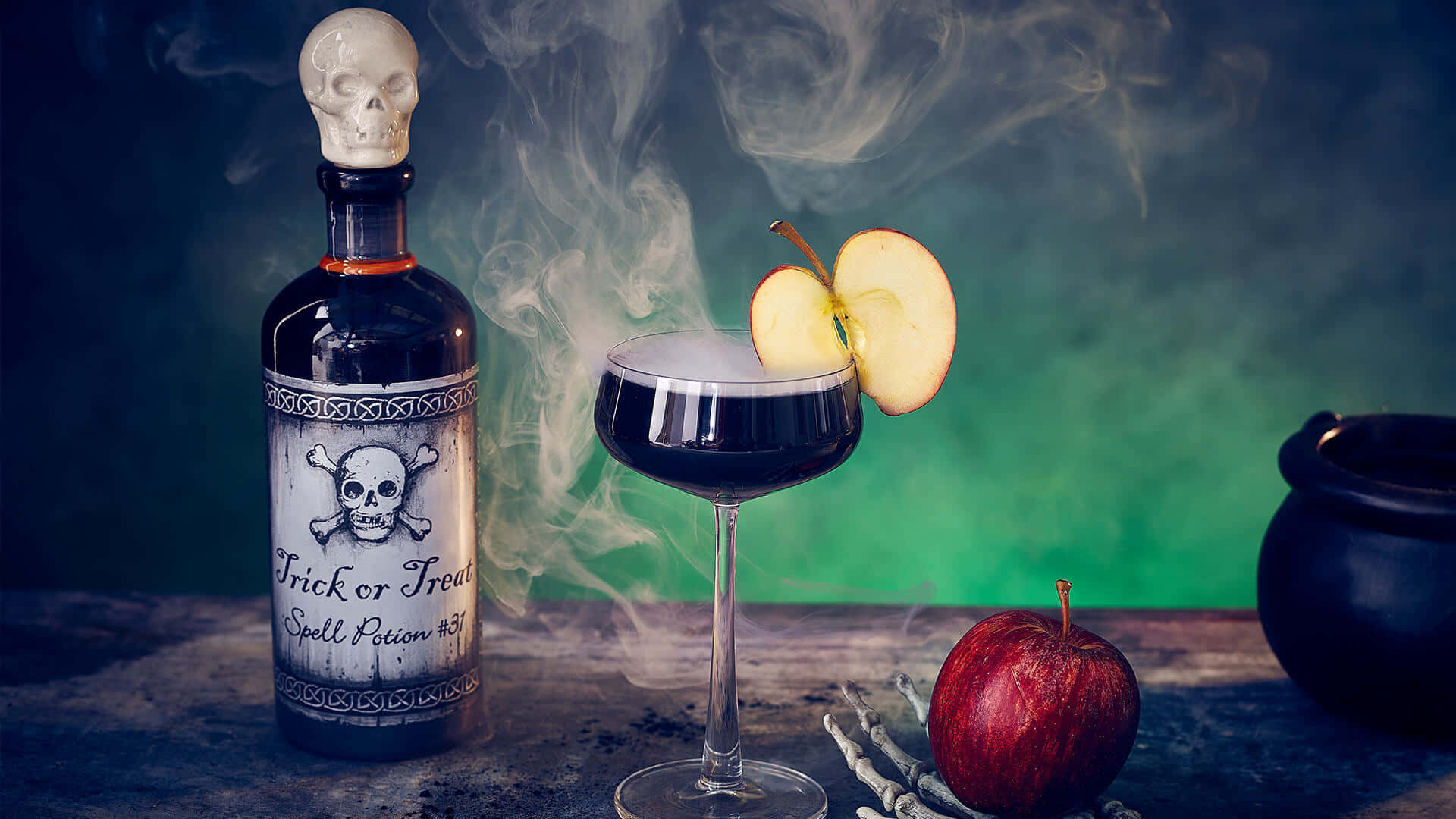 A spooky surprise for Halloween - try these delicious Halloween Cocktails for a festive twist! Wallpaper