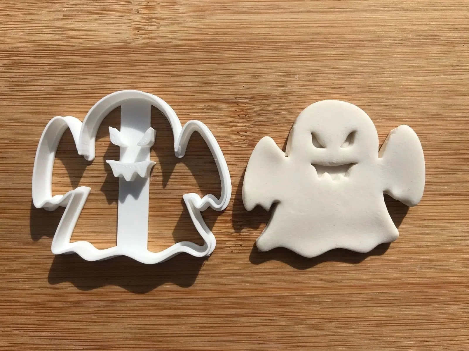 Make your homemade Halloween cookies even more spooky with unique shaped cookie cutters. Wallpaper