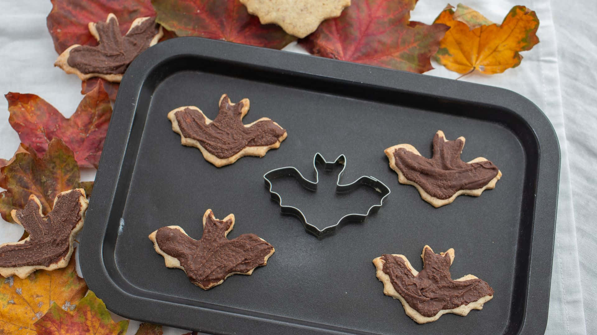Get ready for Halloween with customizable cookie cutters! Wallpaper