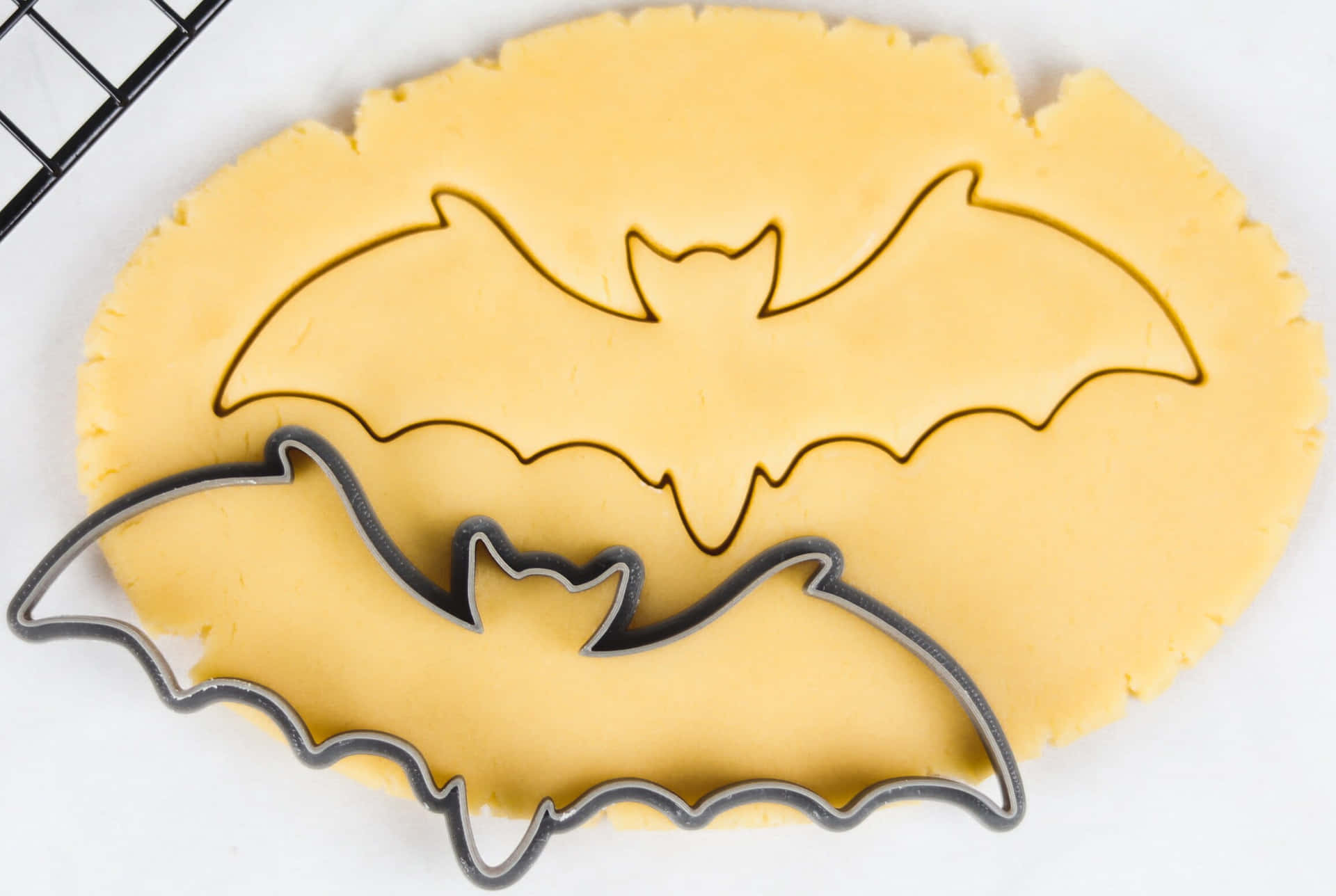 Get creative with your Halloween cookies using spooky cookie cutters! Wallpaper