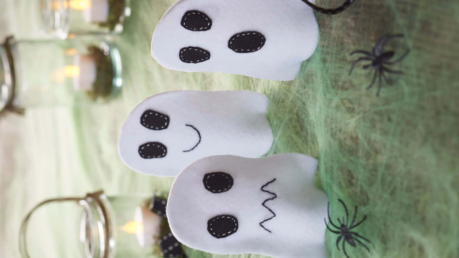 Get crafty this Halloween with spooky decorations! Wallpaper