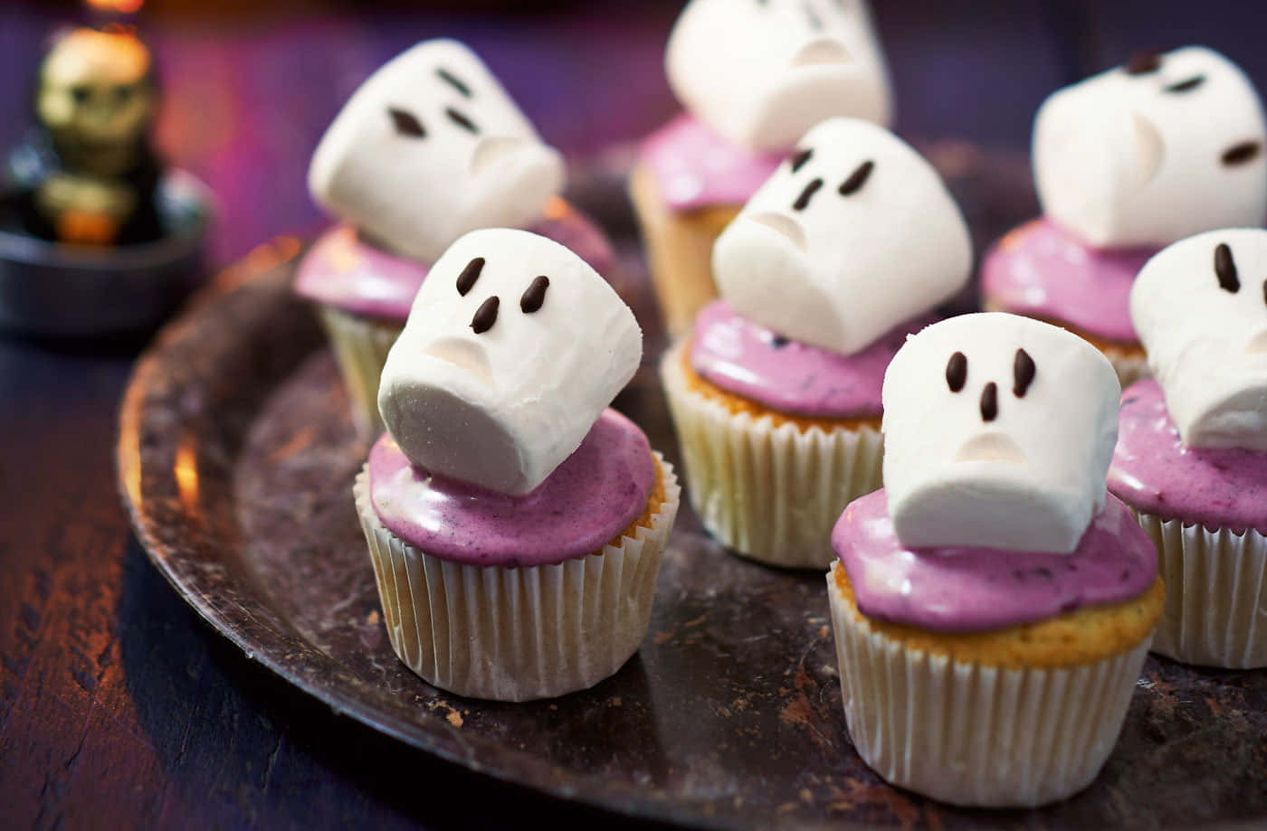 Delicious, festive Halloween-themed cupcakes Wallpaper