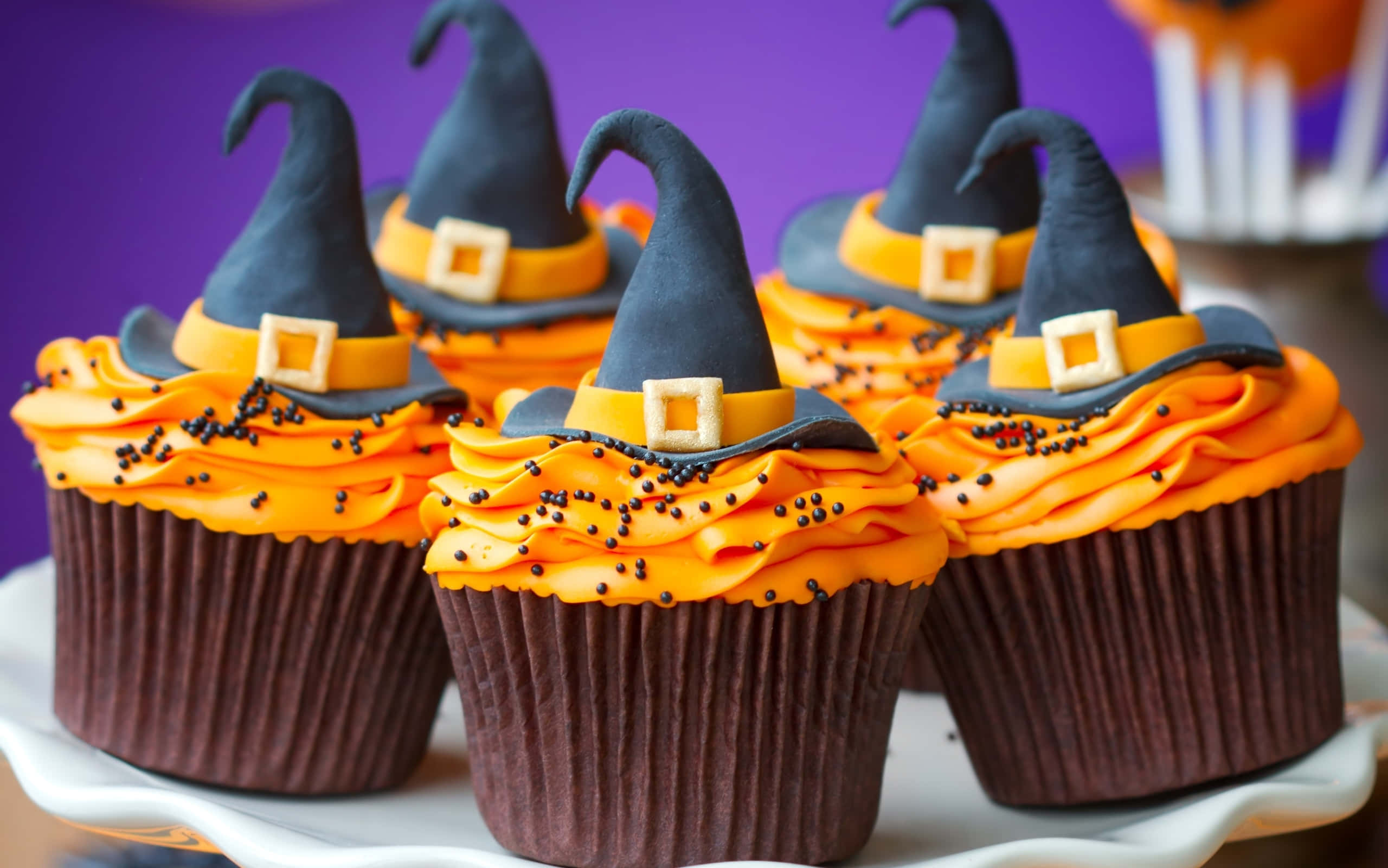 Delightfully spooky Halloween cupcakes to enjoy! Wallpaper