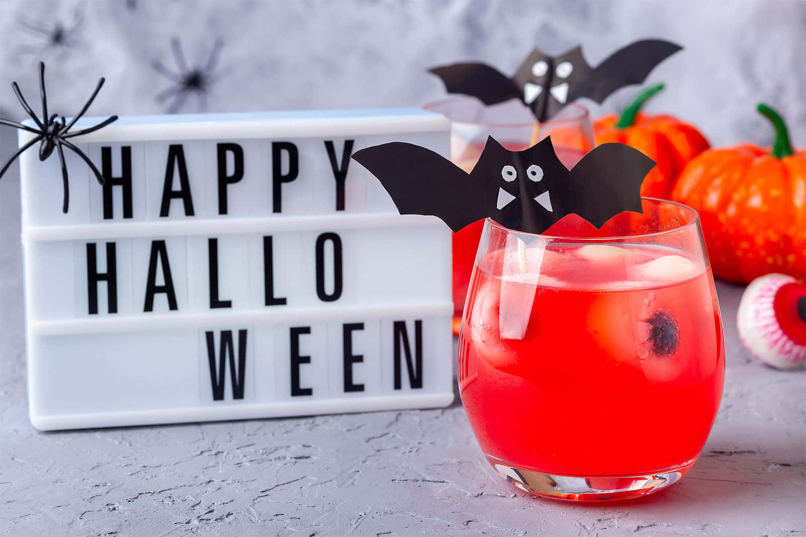 ¡disfrutade Un Halloween Espeluznante Con Deliciosas Bebidas! Fondo de pantalla