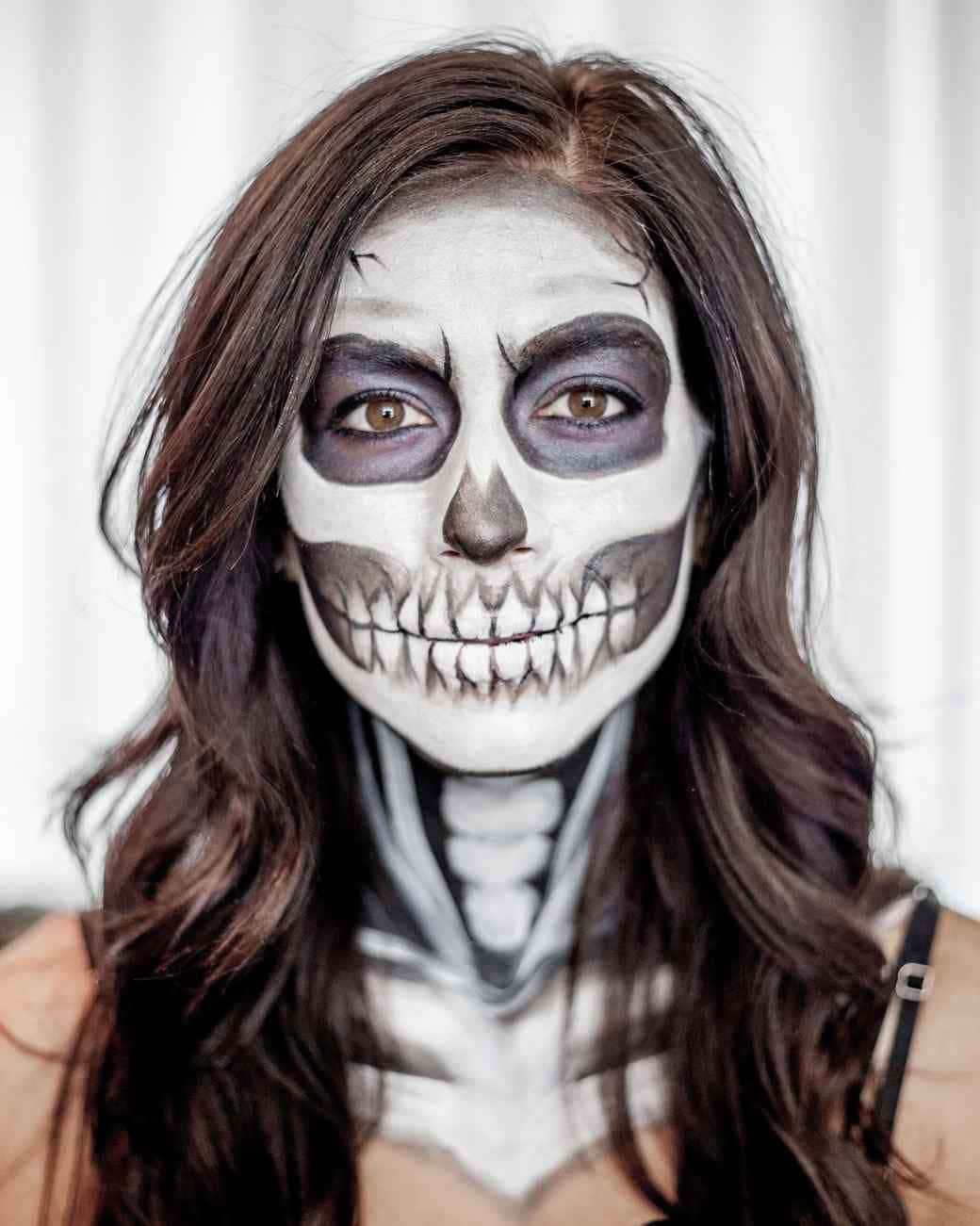 Get creative with your Halloween makes-up this year! Wallpaper