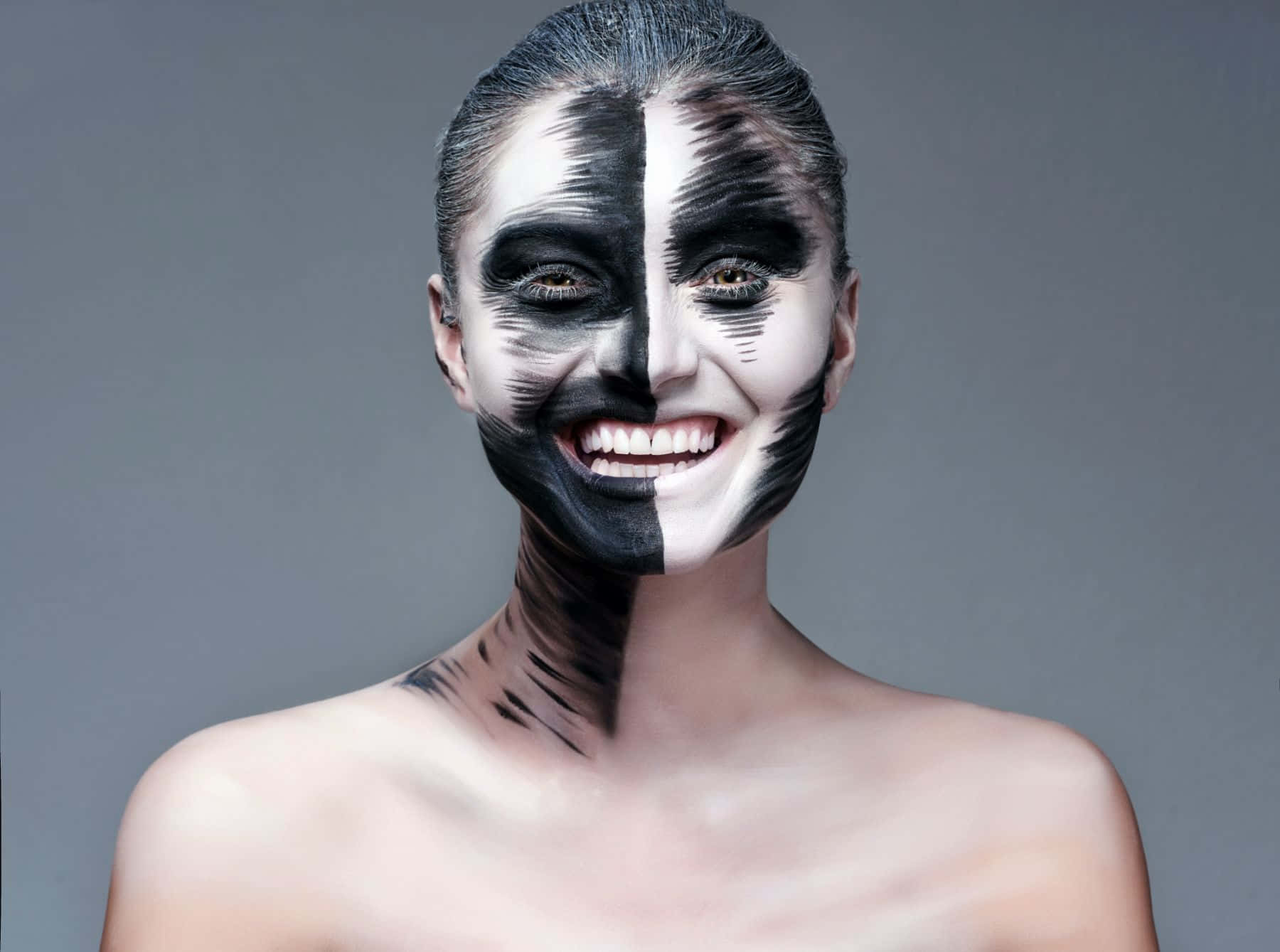 Get creative and make a spooky statement with Halloween face paint! Wallpaper