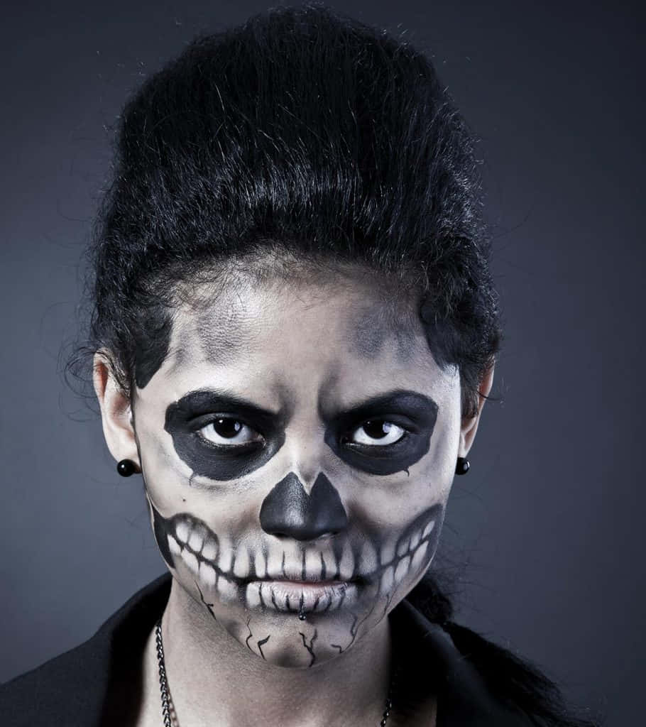 Create a spooky look with this Halloween face paint. Wallpaper