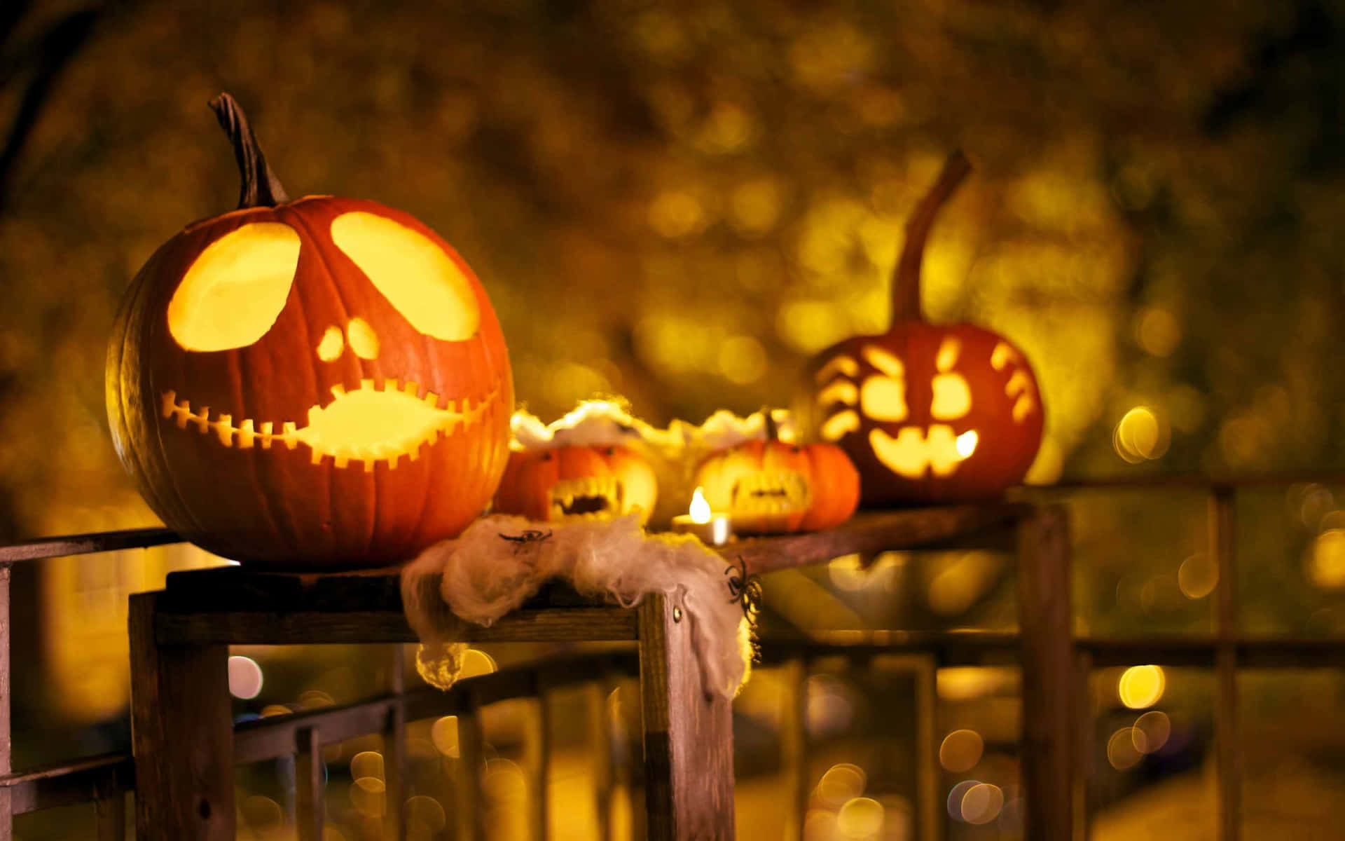 Get creative with your Halloween decorations this year! Wallpaper
