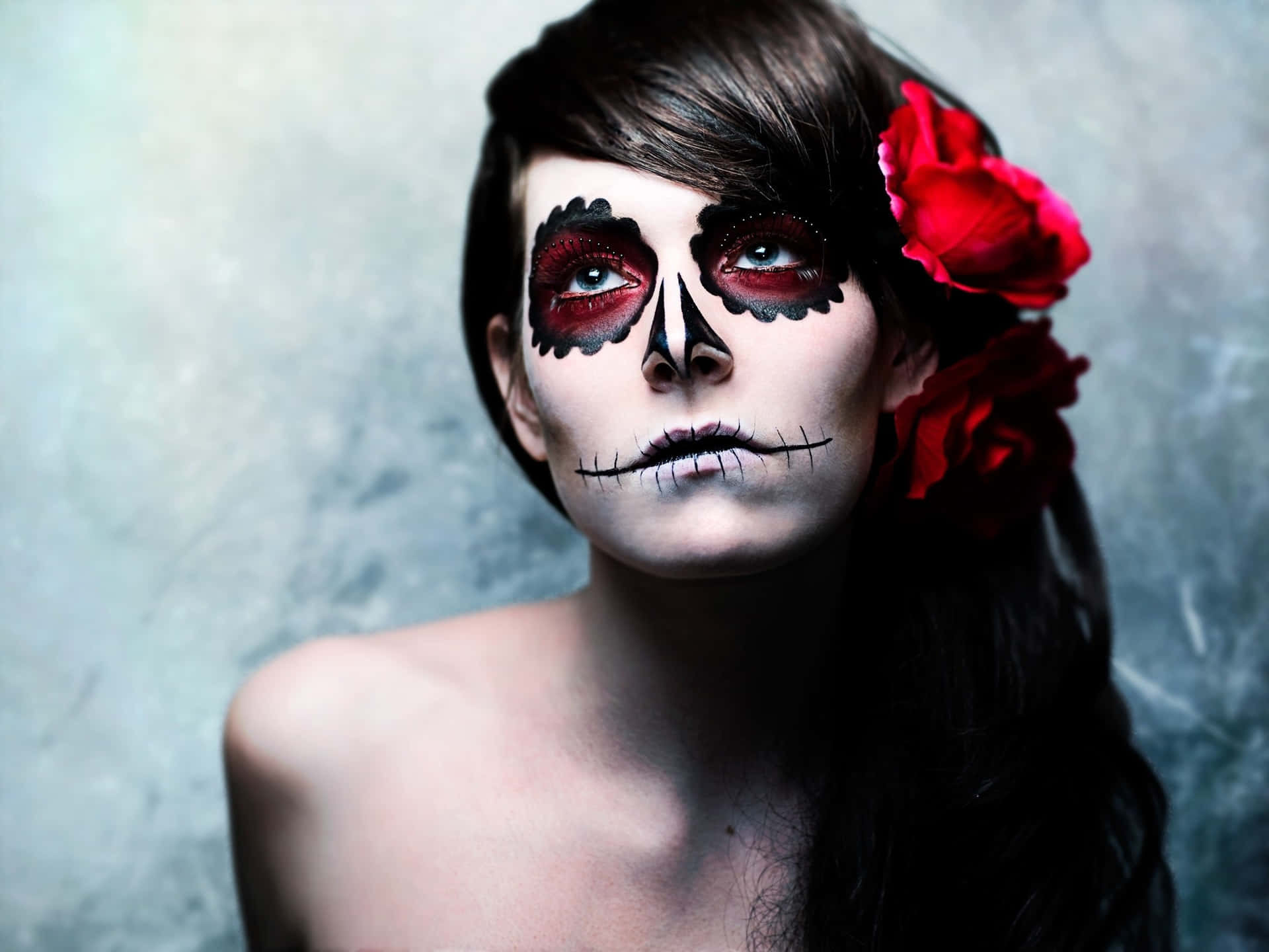 Get your spook on this Halloween with creative makeup!" Wallpaper