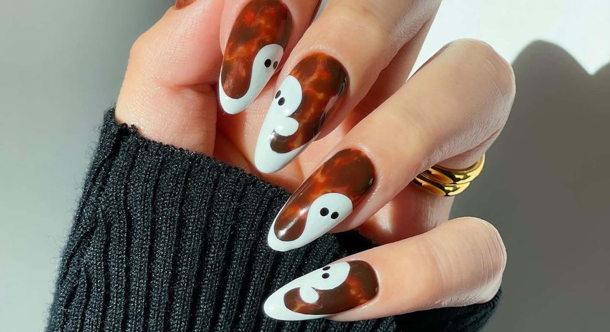 Get festive this Halloween with spooky and stylish nail art. Wallpaper