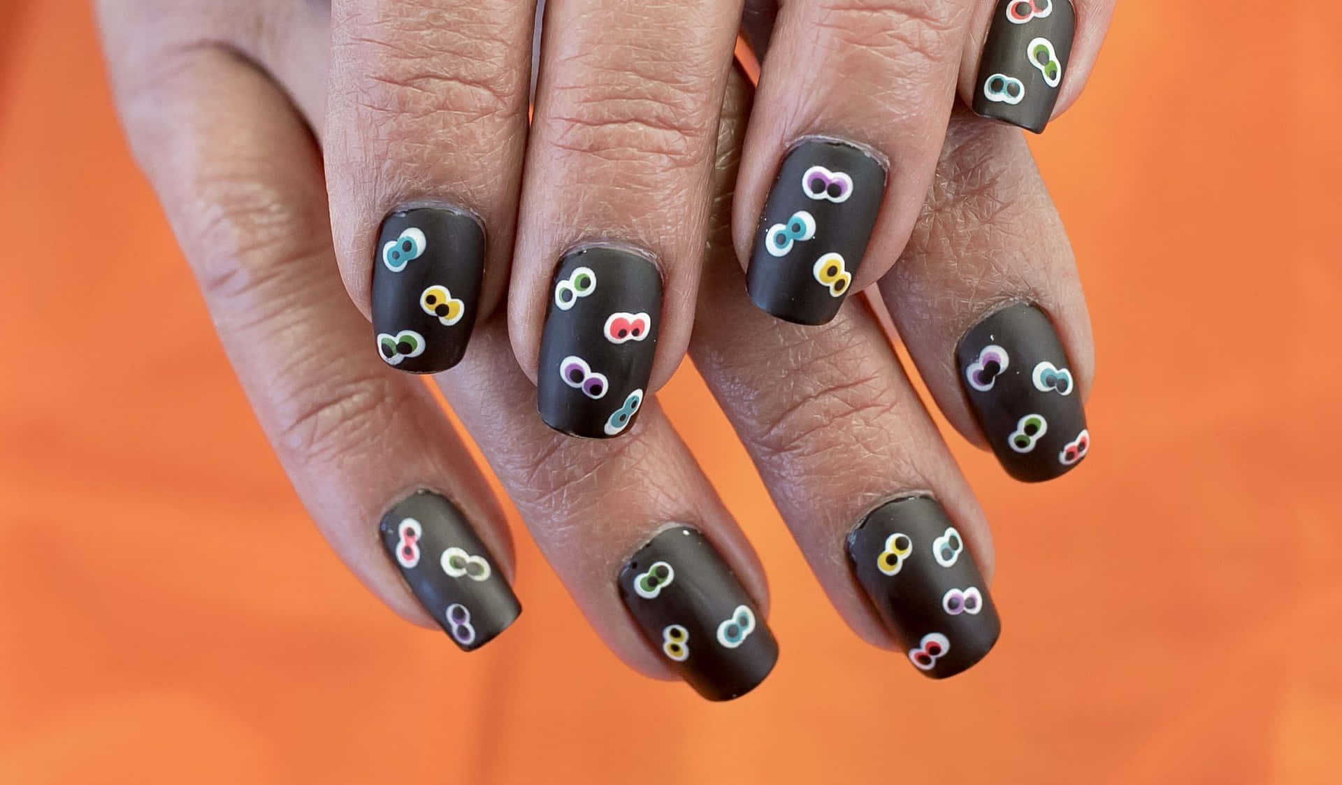 Get your nails ready for Halloween with this spooky nail art! Wallpaper