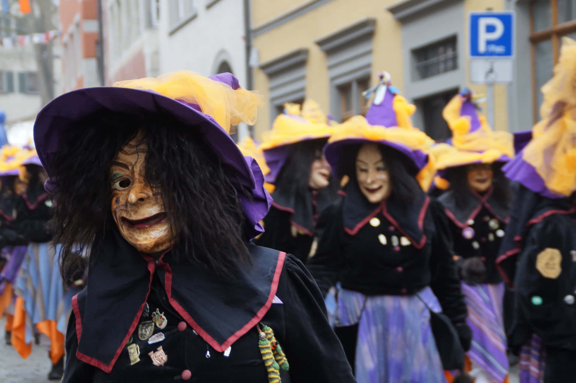 Don't miss this autumn's amazing Halloween Parade! Wallpaper