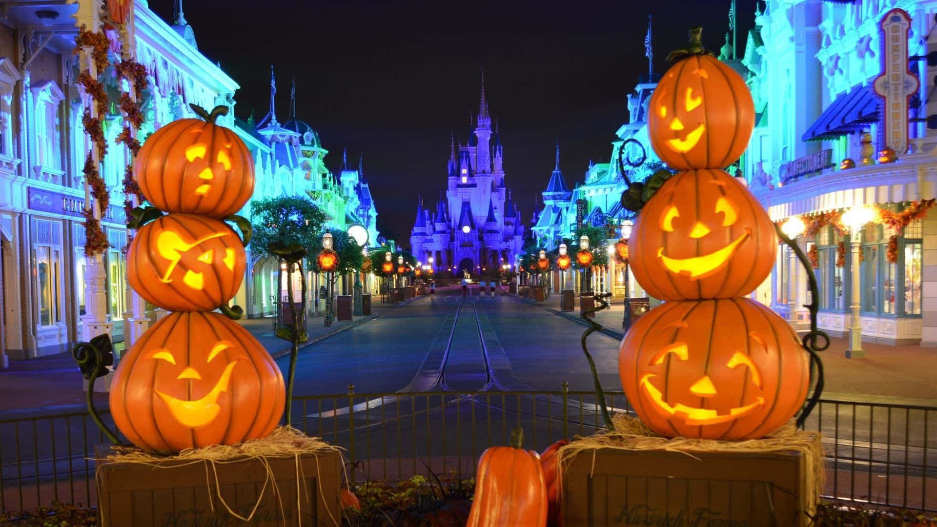 Halloweenfestmed Disneybild Som Bakgrundsbild.