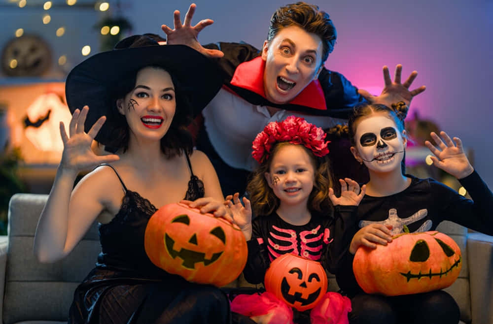 Billede af en familie Halloween Party